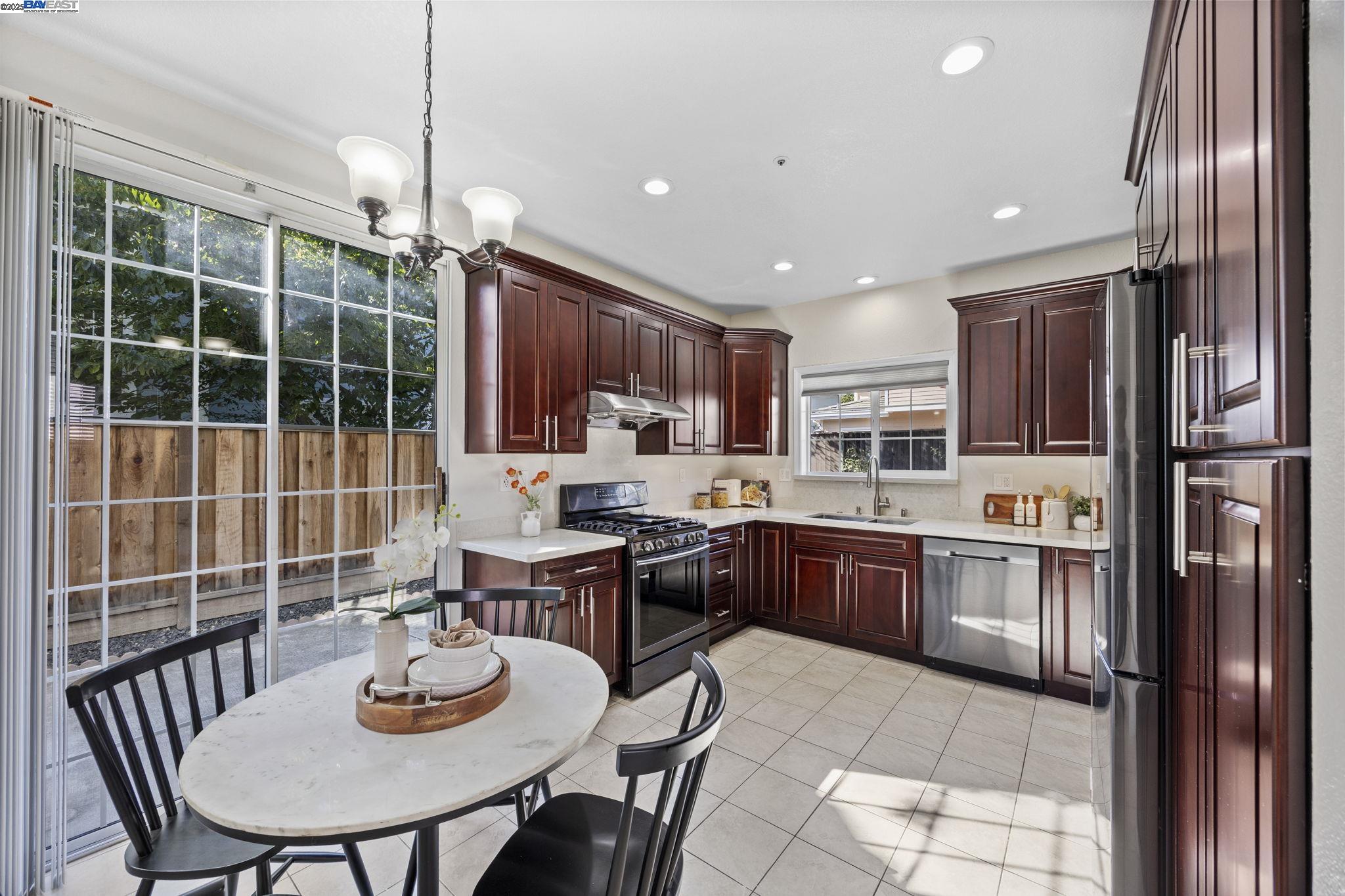 Detail Gallery Image 17 of 37 For 4325 Horner St, Union City,  CA 94587 - 4 Beds | 2/1 Baths
