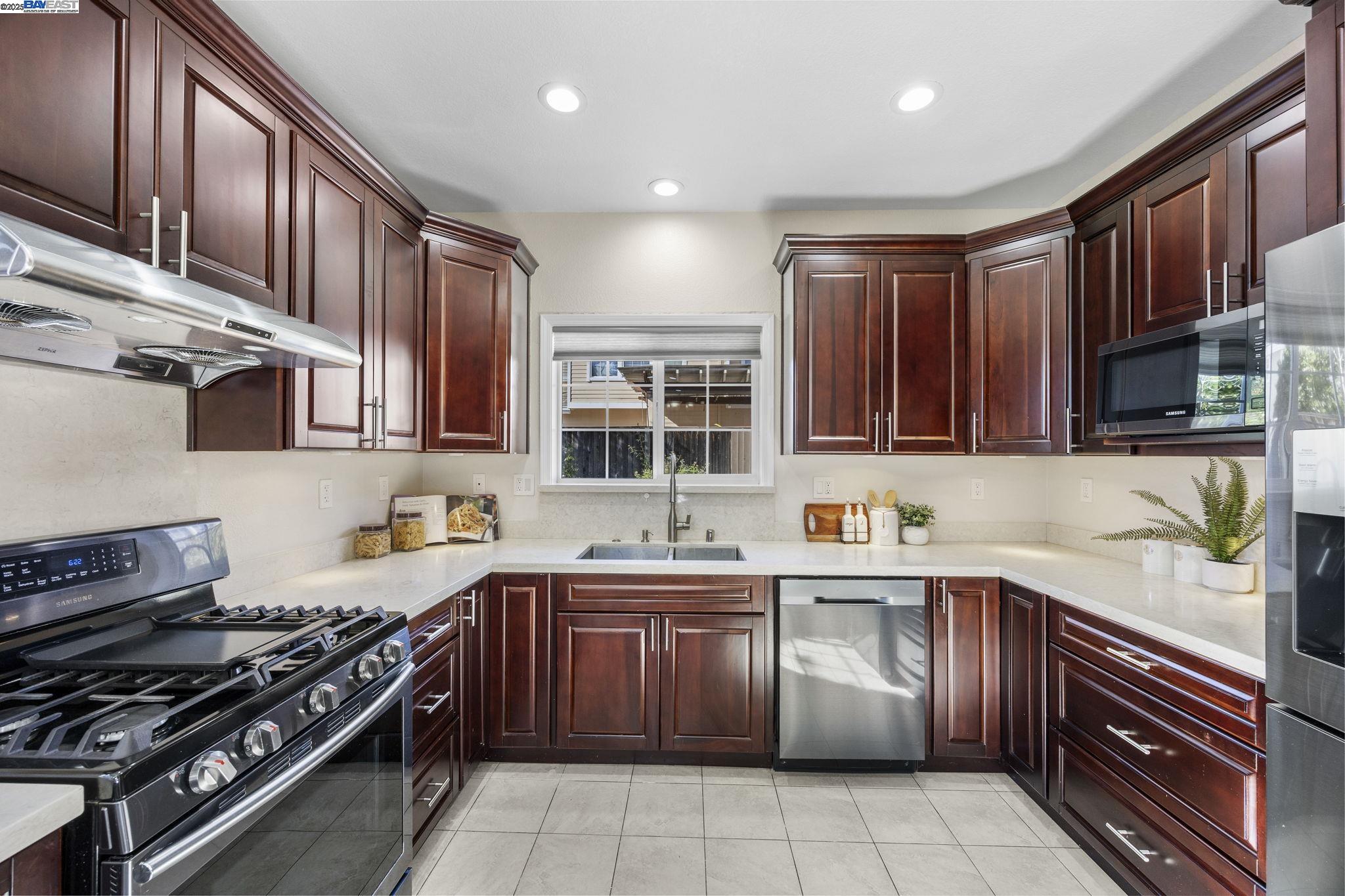 Detail Gallery Image 18 of 37 For 4325 Horner St, Union City,  CA 94587 - 4 Beds | 2/1 Baths