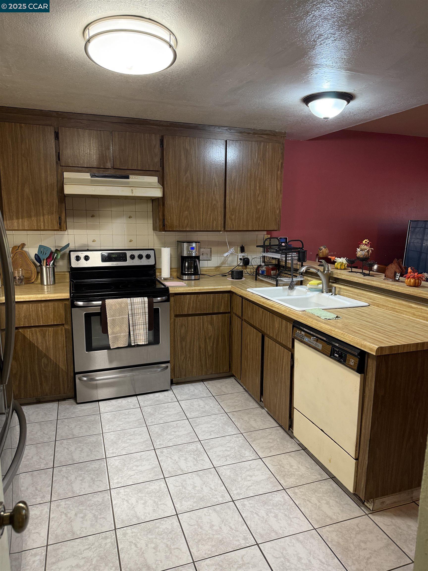 Detail Gallery Image 7 of 15 For 278 6th St, Richmond,  CA 94801-3036 - 3 Beds | 2/1 Baths