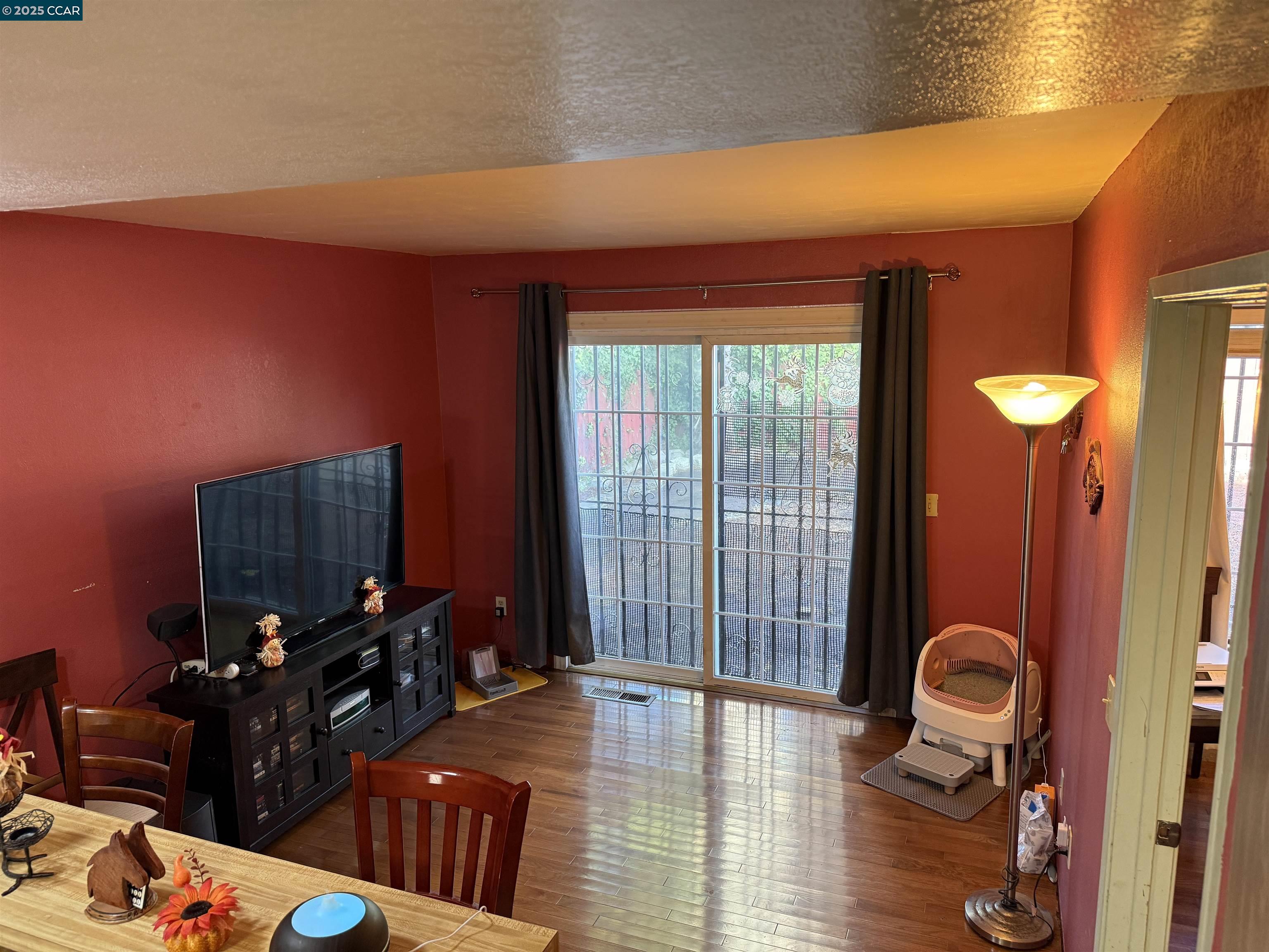 Detail Gallery Image 8 of 15 For 278 6th St, Richmond,  CA 94801-3036 - 3 Beds | 2/1 Baths