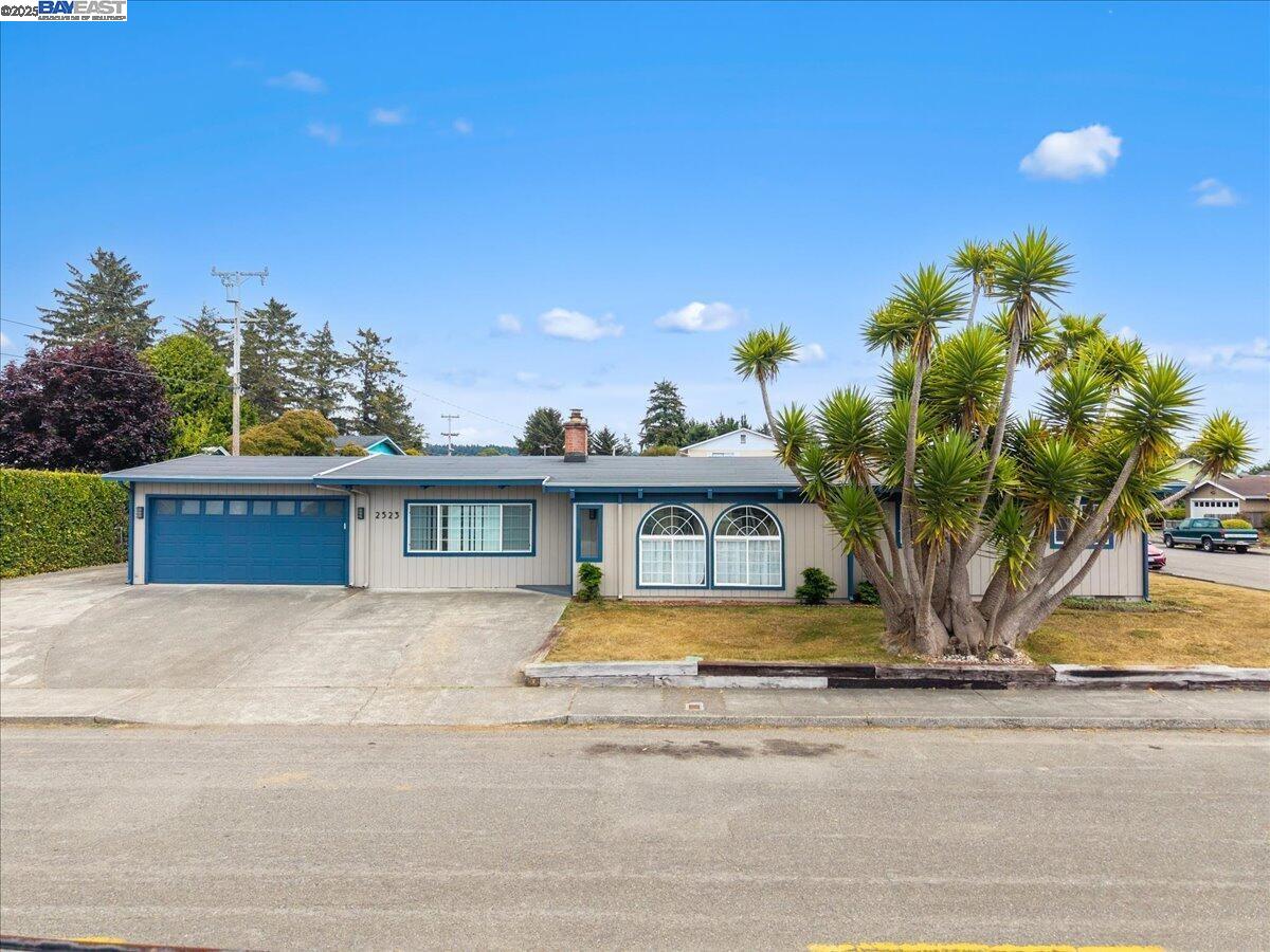 Detail Gallery Image 1 of 41 For 2523 Alder, McKinleyville,  CA 95519 - 3 Beds | 2 Baths