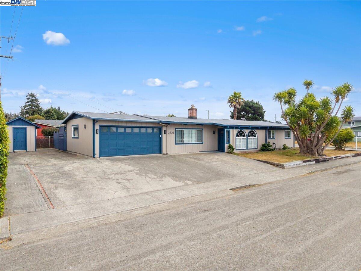 Detail Gallery Image 3 of 41 For 2523 Alder, McKinleyville,  CA 95519 - 3 Beds | 2 Baths