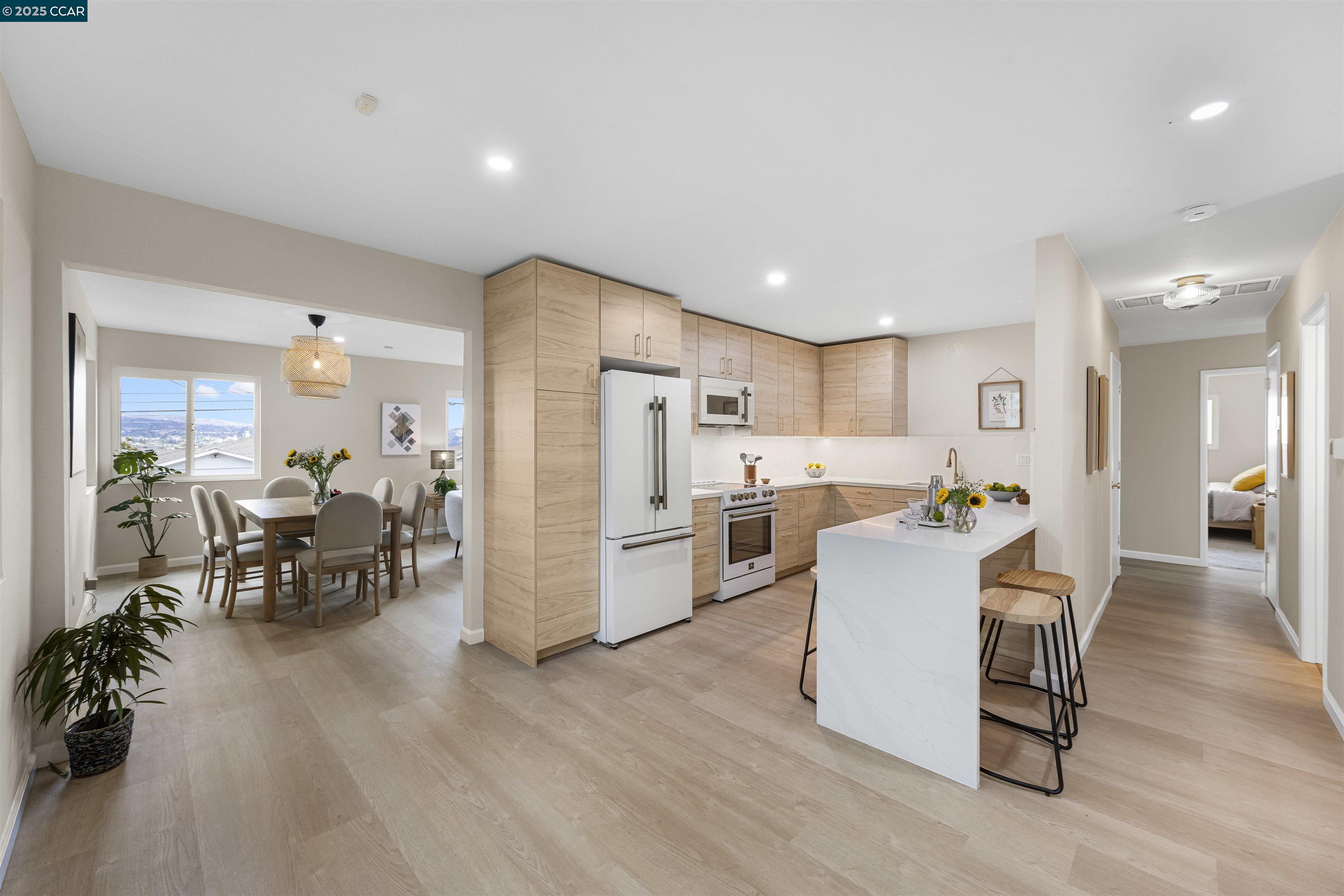 Detail Gallery Image 12 of 50 For 16639 Selby Dr, Castro Valley,  CA 94578 - 5 Beds | 2 Baths