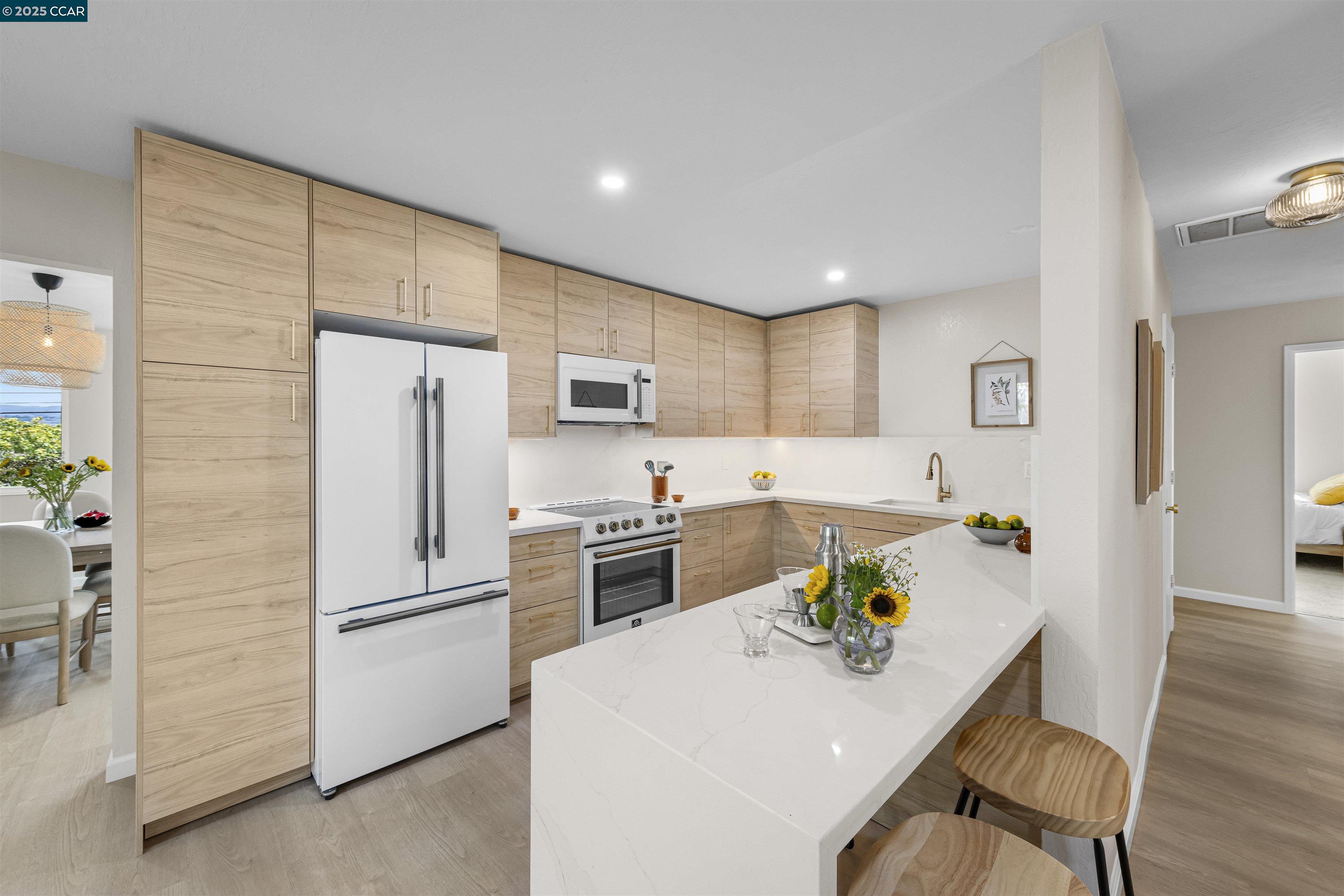 Detail Gallery Image 13 of 50 For 16639 Selby Dr, Castro Valley,  CA 94578 - 5 Beds | 2 Baths