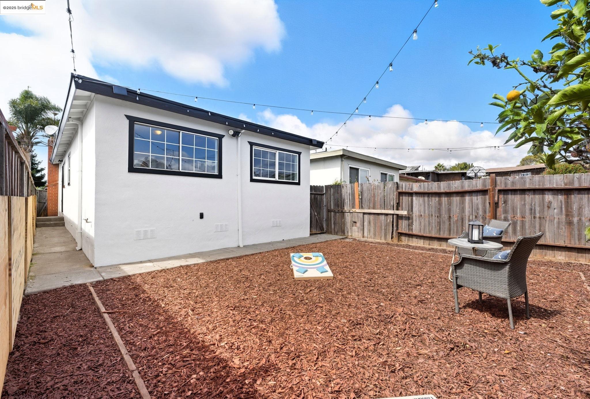 Detail Gallery Image 38 of 53 For 420 S 38th St, Richmond,  CA 94804 - 3 Beds | 1 Baths