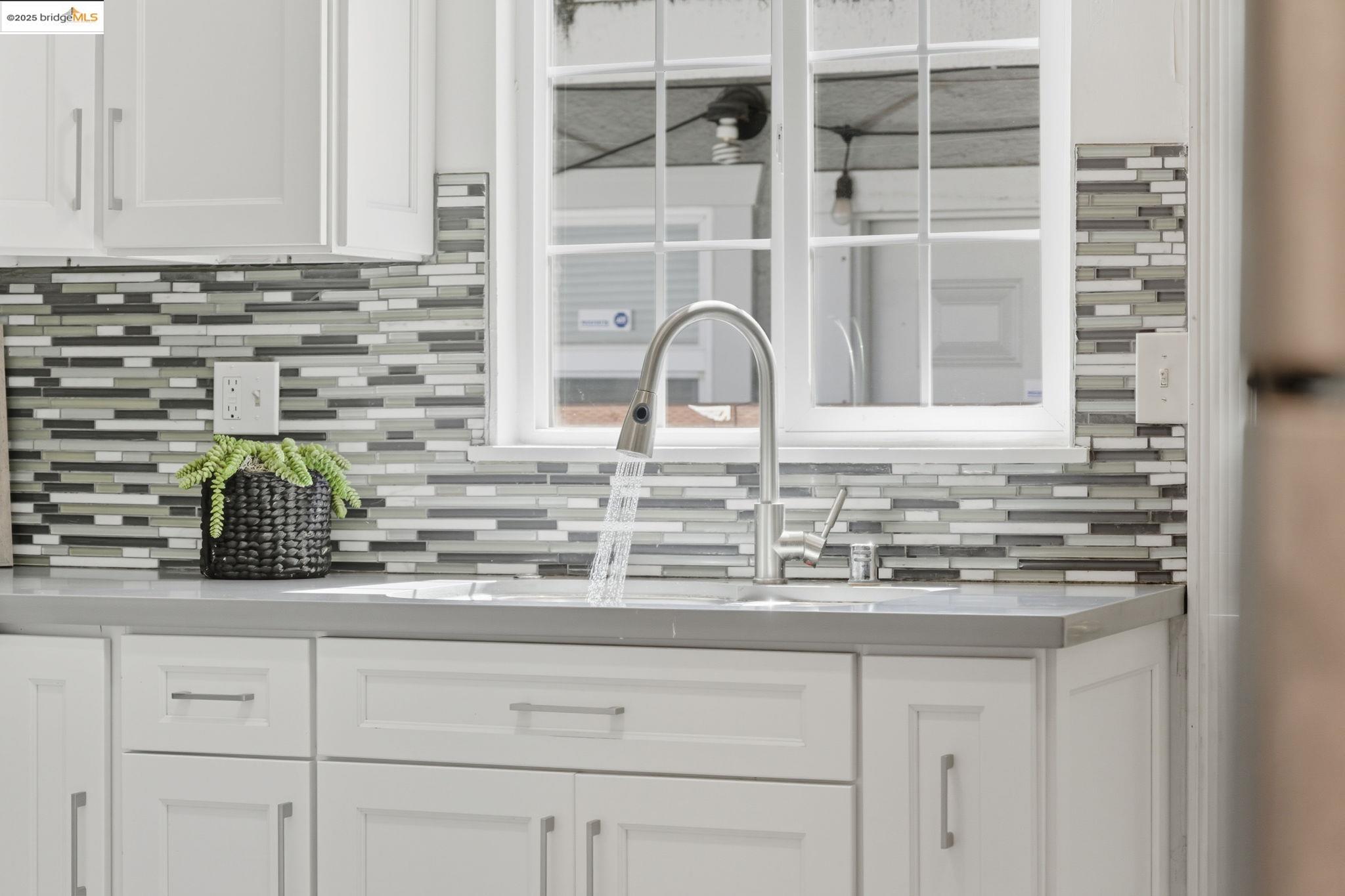 Detail Gallery Image 8 of 53 For 420 S 38th St, Richmond,  CA 94804 - 3 Beds | 1 Baths