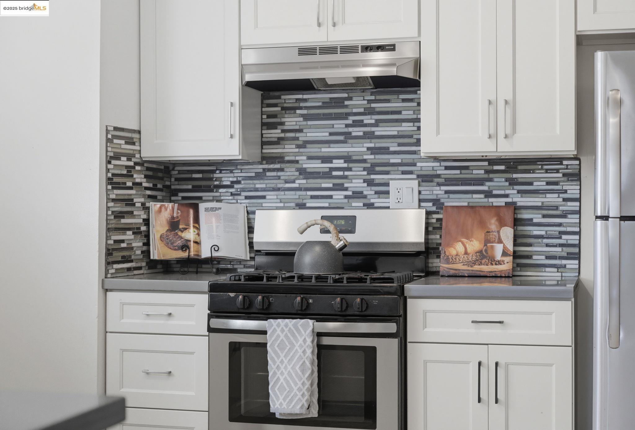 Detail Gallery Image 9 of 53 For 420 S 38th St, Richmond,  CA 94804 - 3 Beds | 1 Baths