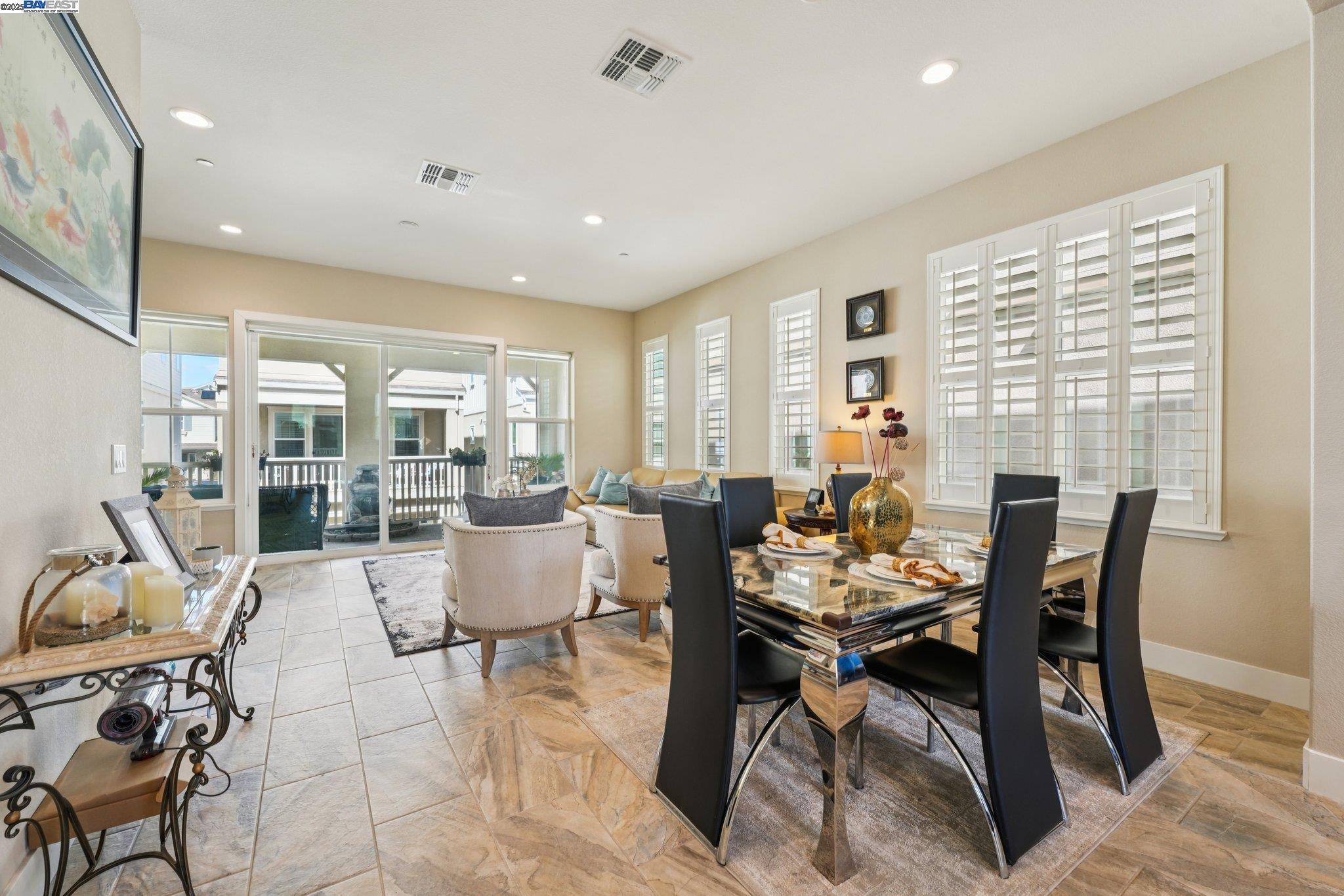 Detail Gallery Image 11 of 58 For 7213 Calistoga Ln, Dublin,  CA 94568 - 4 Beds | 3/1 Baths