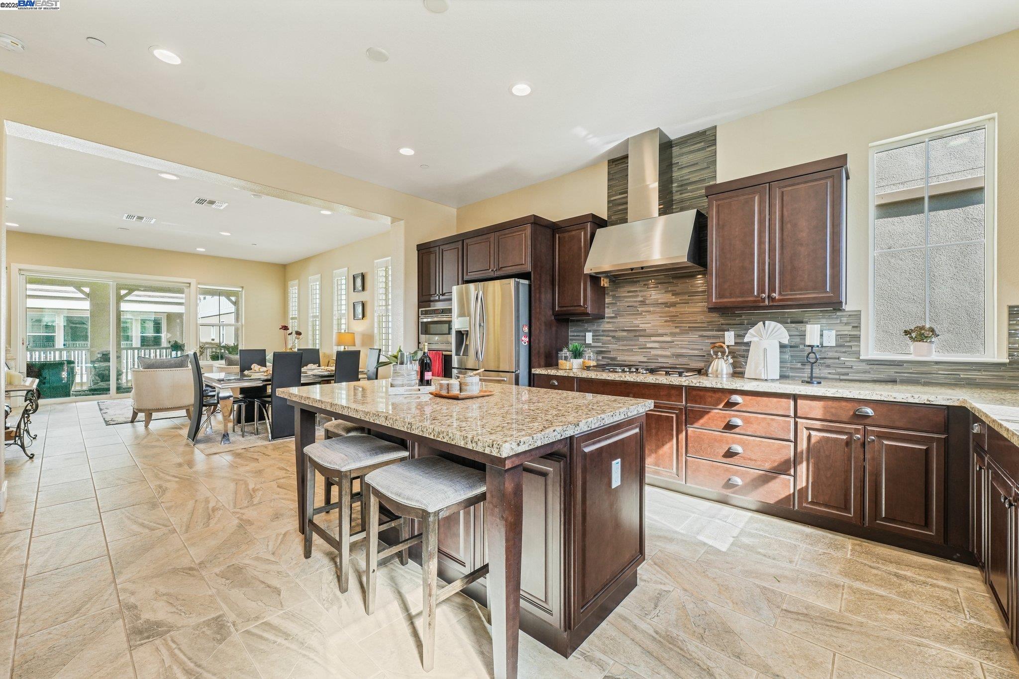 Detail Gallery Image 14 of 58 For 7213 Calistoga Ln, Dublin,  CA 94568 - 4 Beds | 3/1 Baths