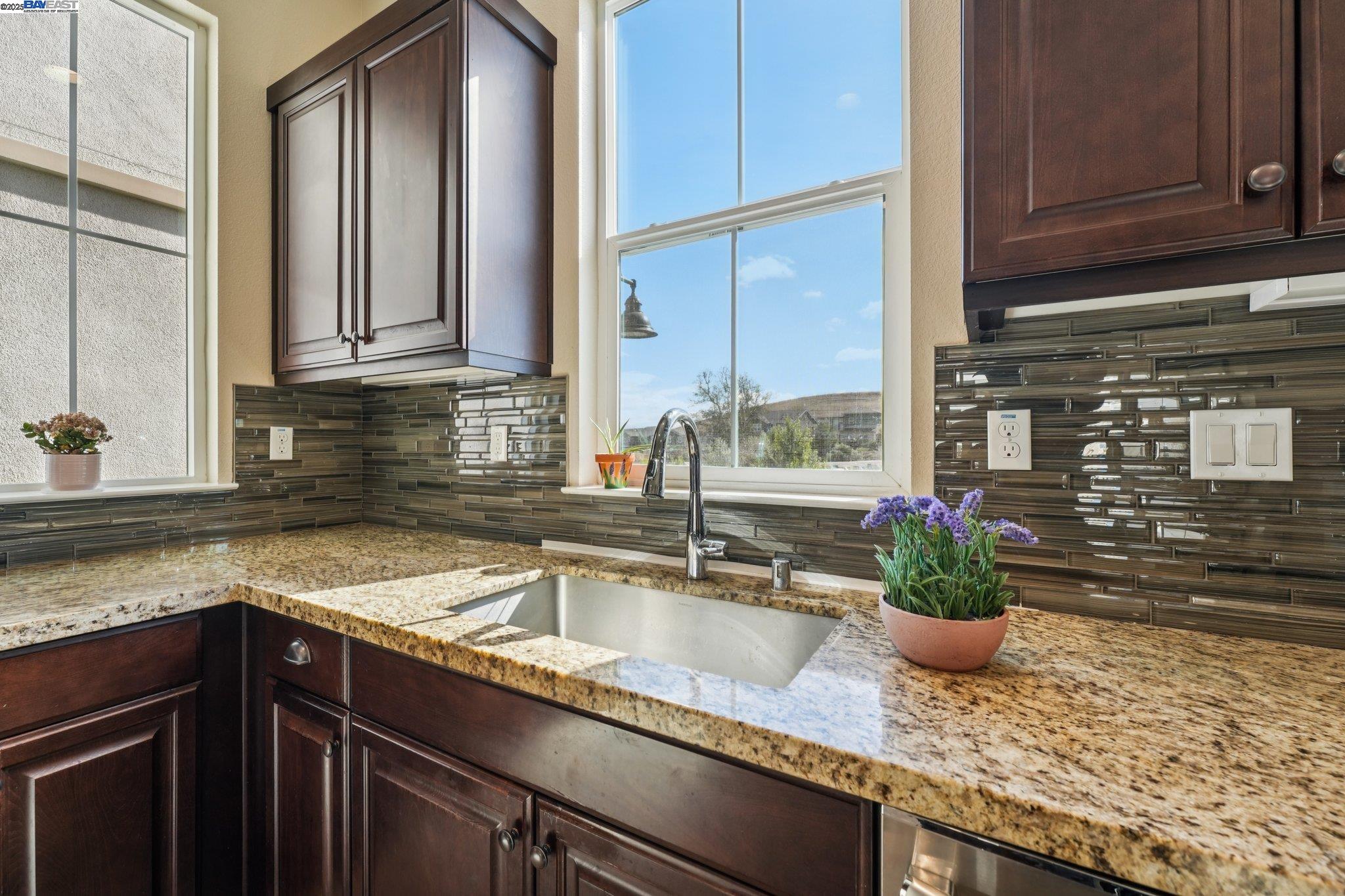 Detail Gallery Image 15 of 58 For 7213 Calistoga Ln, Dublin,  CA 94568 - 4 Beds | 3/1 Baths