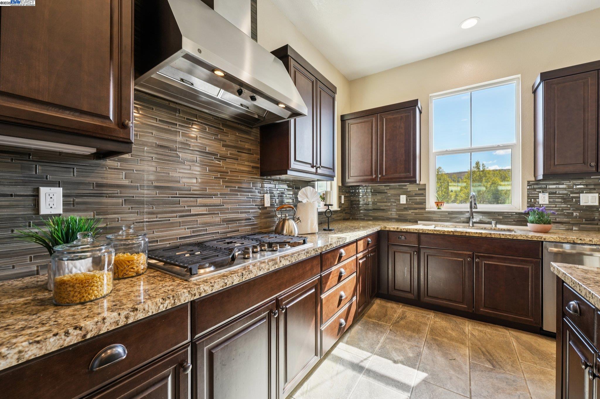 Detail Gallery Image 17 of 58 For 7213 Calistoga Ln, Dublin,  CA 94568 - 4 Beds | 3/1 Baths