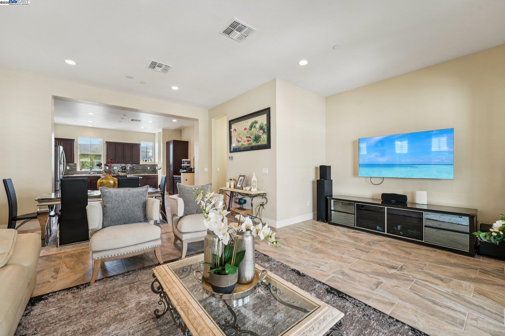 Detail Gallery Image 9 of 58 For 7213 Calistoga Ln, Dublin,  CA 94568 - 4 Beds | 3/1 Baths