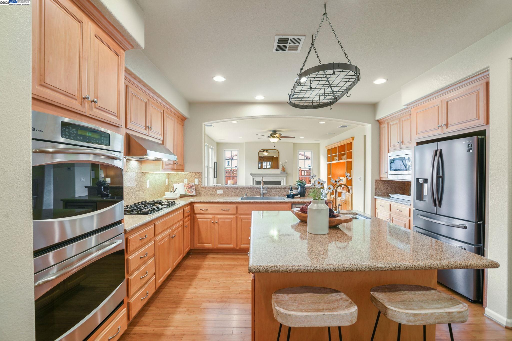 Detail Gallery Image 15 of 60 For 250 Jack London Ave, Alameda,  CA 94501 - 4 Beds | 3 Baths
