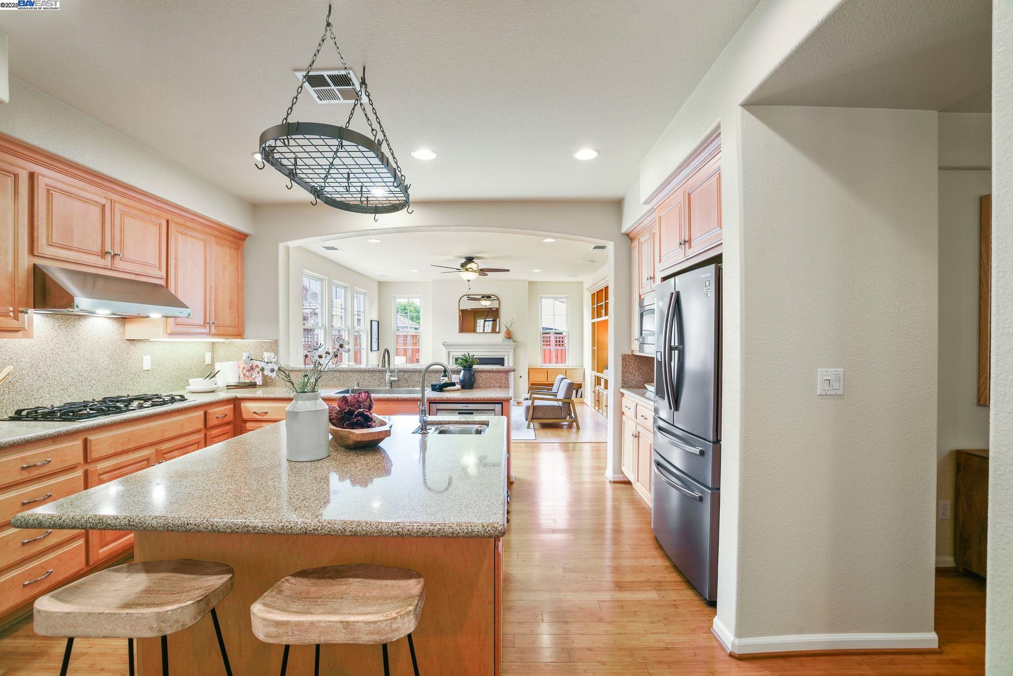 Detail Gallery Image 16 of 60 For 250 Jack London Ave, Alameda,  CA 94501 - 4 Beds | 3 Baths