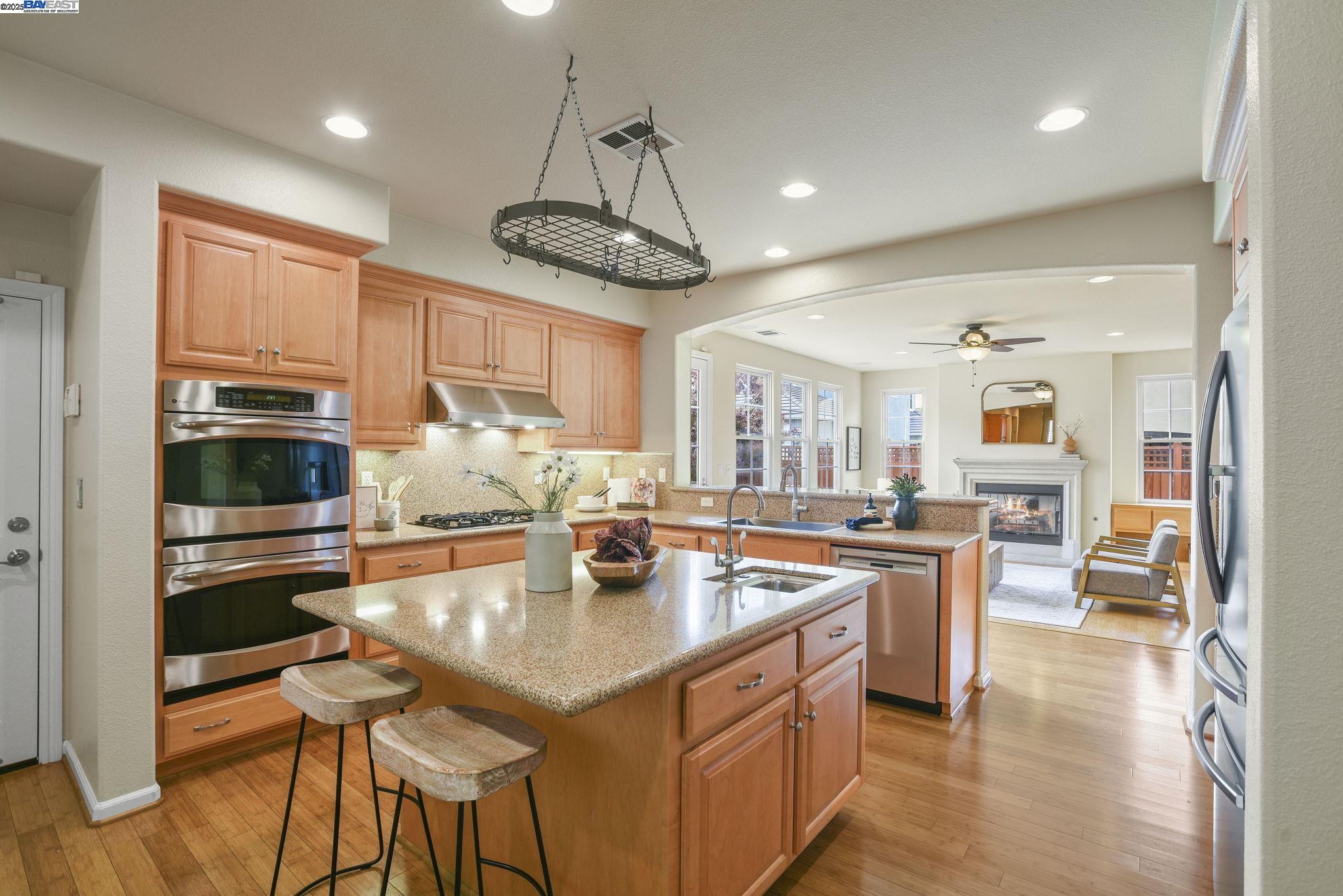 Detail Gallery Image 17 of 60 For 250 Jack London Ave, Alameda,  CA 94501 - 4 Beds | 3 Baths