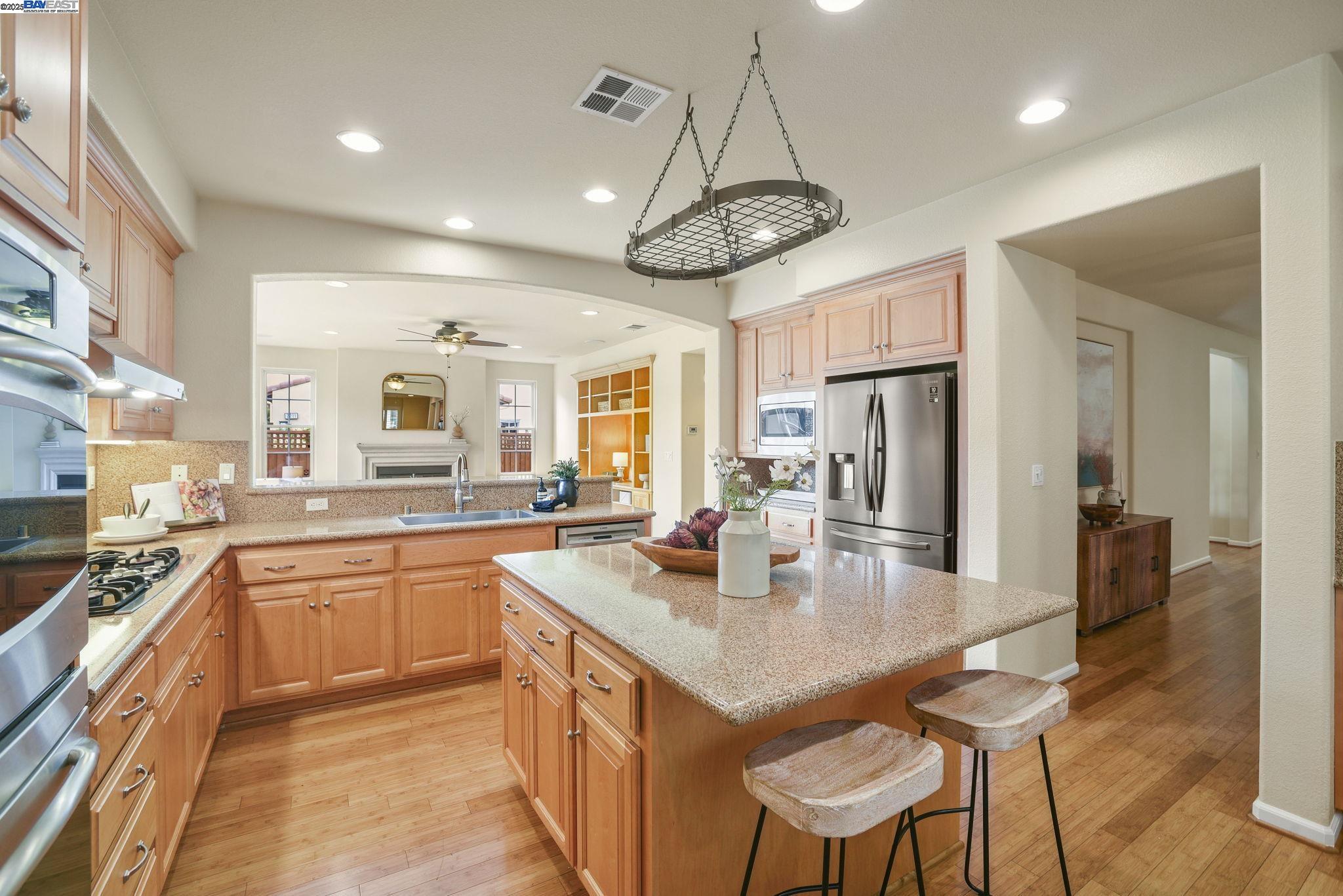 Detail Gallery Image 18 of 60 For 250 Jack London Ave, Alameda,  CA 94501 - 4 Beds | 3 Baths
