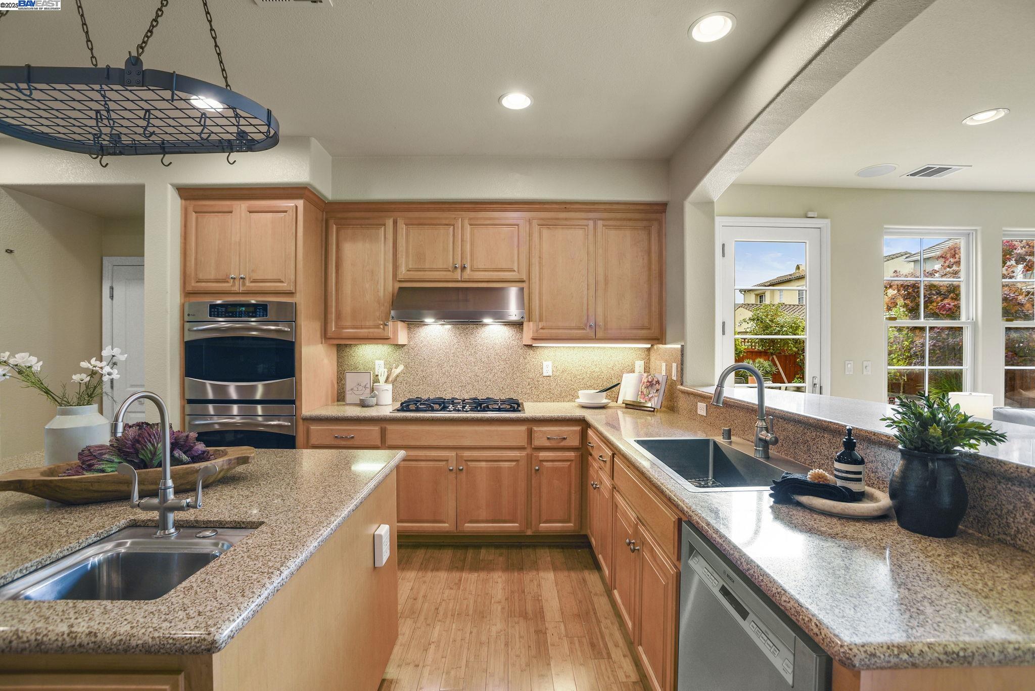 Detail Gallery Image 19 of 60 For 250 Jack London Ave, Alameda,  CA 94501 - 4 Beds | 3 Baths