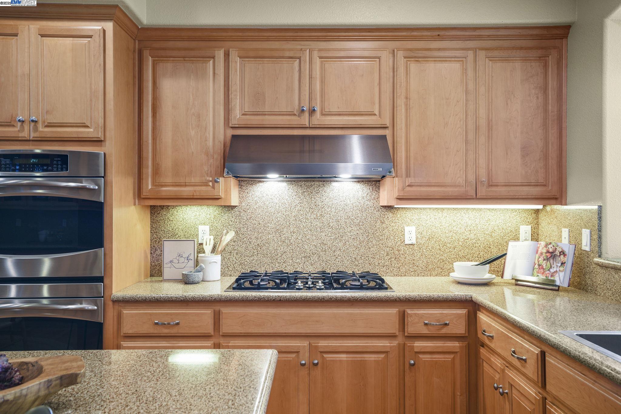 Detail Gallery Image 20 of 60 For 250 Jack London Ave, Alameda,  CA 94501 - 4 Beds | 3 Baths