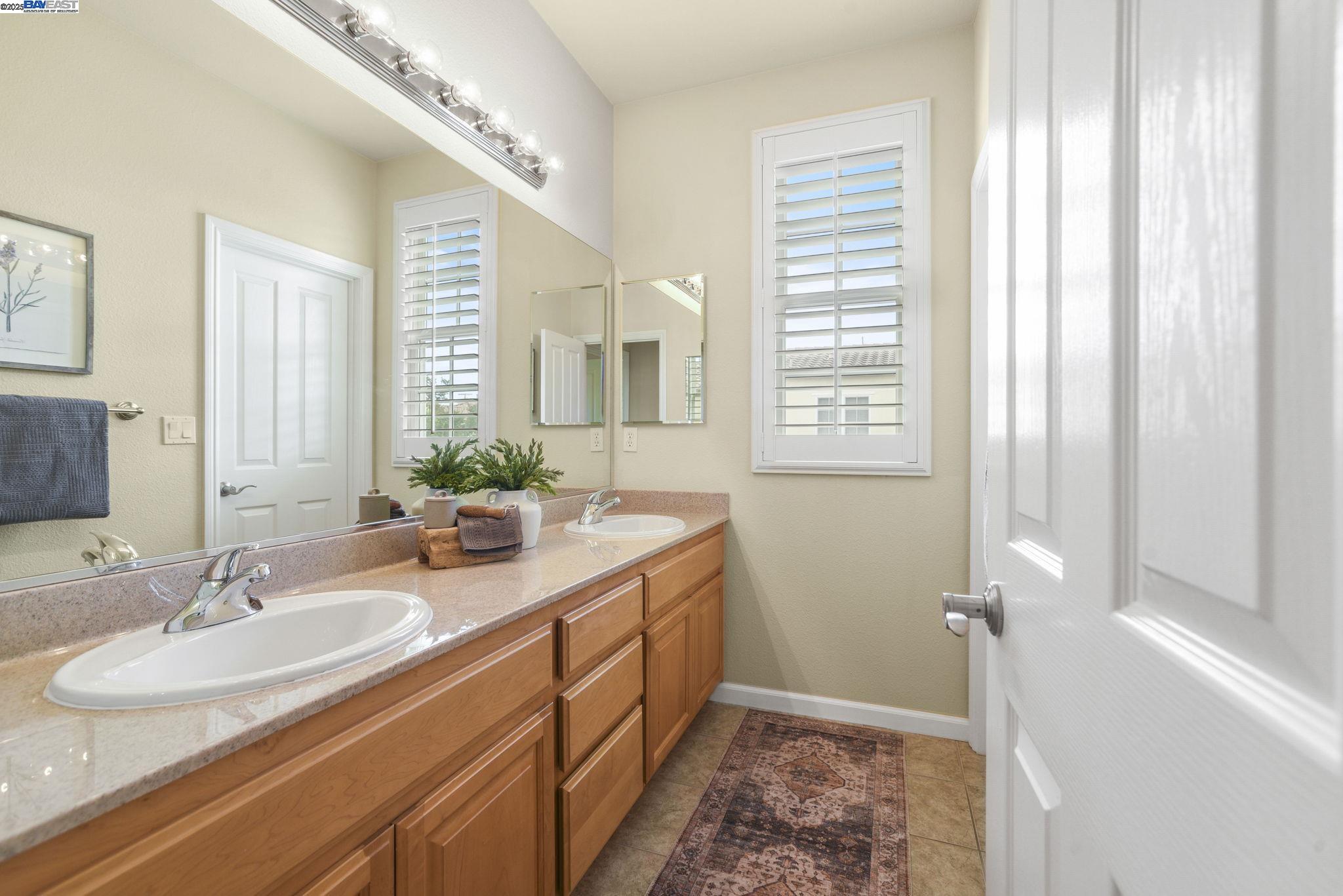 Detail Gallery Image 50 of 60 For 250 Jack London Ave, Alameda,  CA 94501 - 4 Beds | 3 Baths