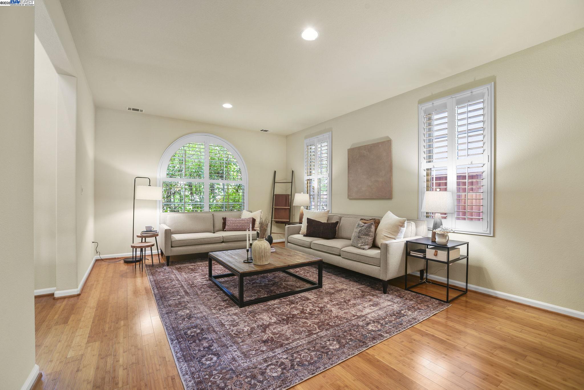 Detail Gallery Image 8 of 60 For 250 Jack London Ave, Alameda,  CA 94501 - 4 Beds | 3 Baths