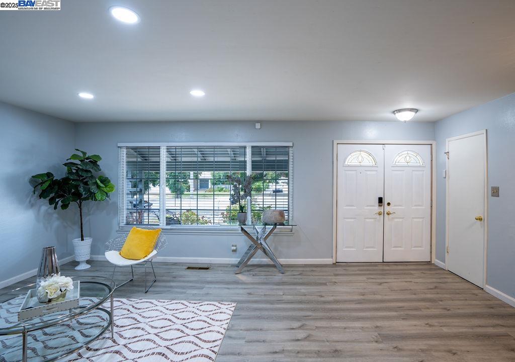 Detail Gallery Image 3 of 35 For 40696 Robin St, Fremont,  CA 94538 - 4 Beds | 2 Baths
