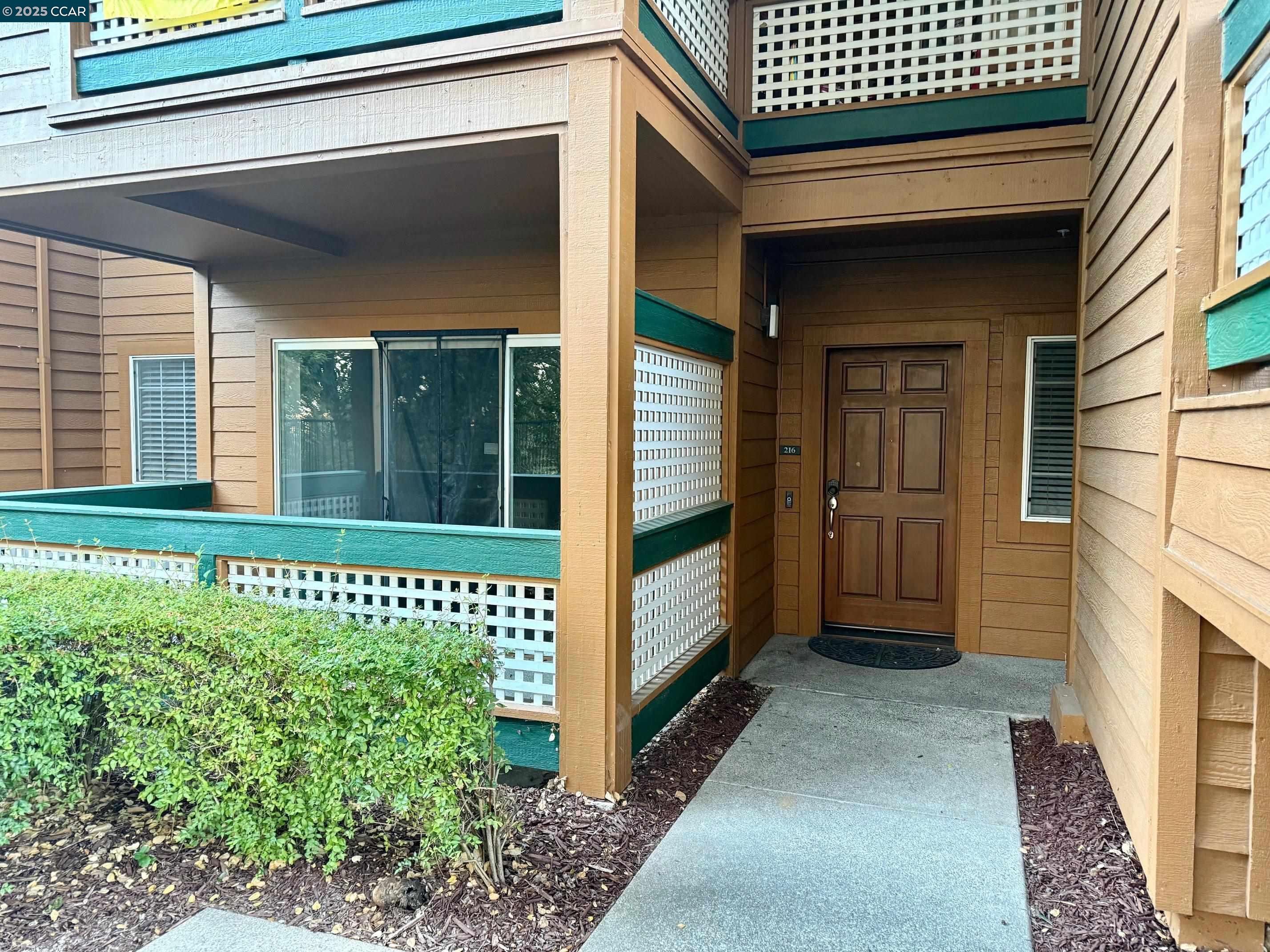 Detail Gallery Image 3 of 26 For 216 Stone Pine Ln, San Ramon,  CA 94583 - 3 Beds | 2 Baths
