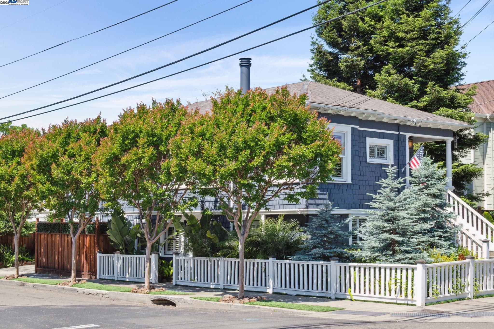 Detail Gallery Image 4 of 60 For 2848 San Jose Avenue, Alameda,  CA 94501 - 4 Beds | 2 Baths