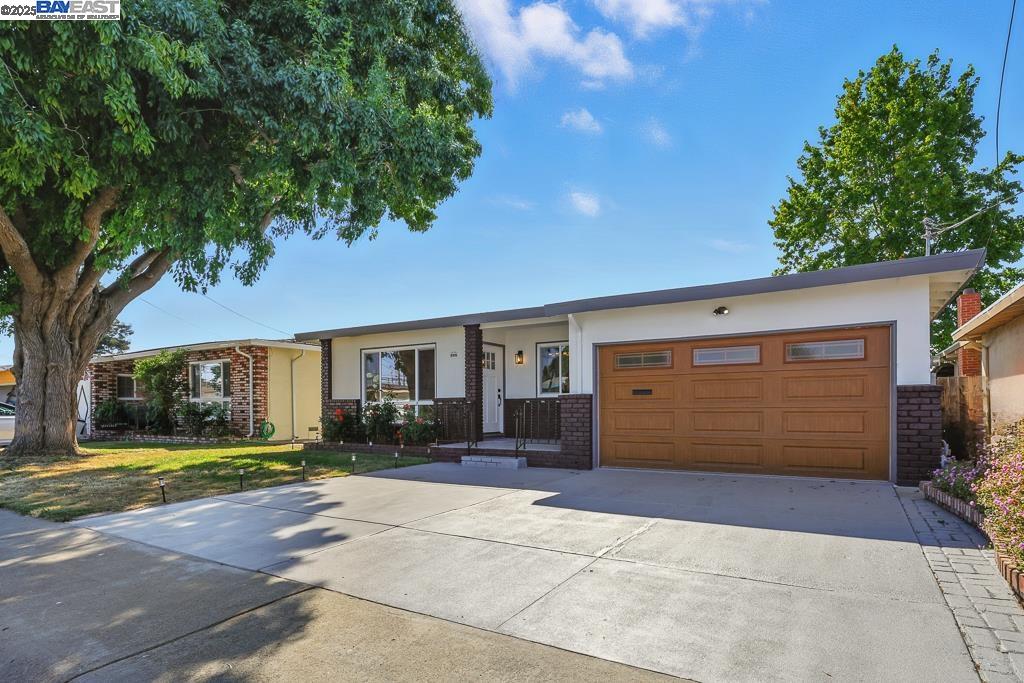 Detail Gallery Image 2 of 54 For 15361 Norton St, San Leandro,  CA 94579 - 3 Beds | 2/1 Baths