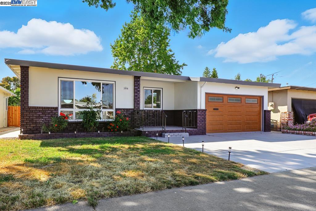Detail Gallery Image 3 of 54 For 15361 Norton St, San Leandro,  CA 94579 - 3 Beds | 2/1 Baths