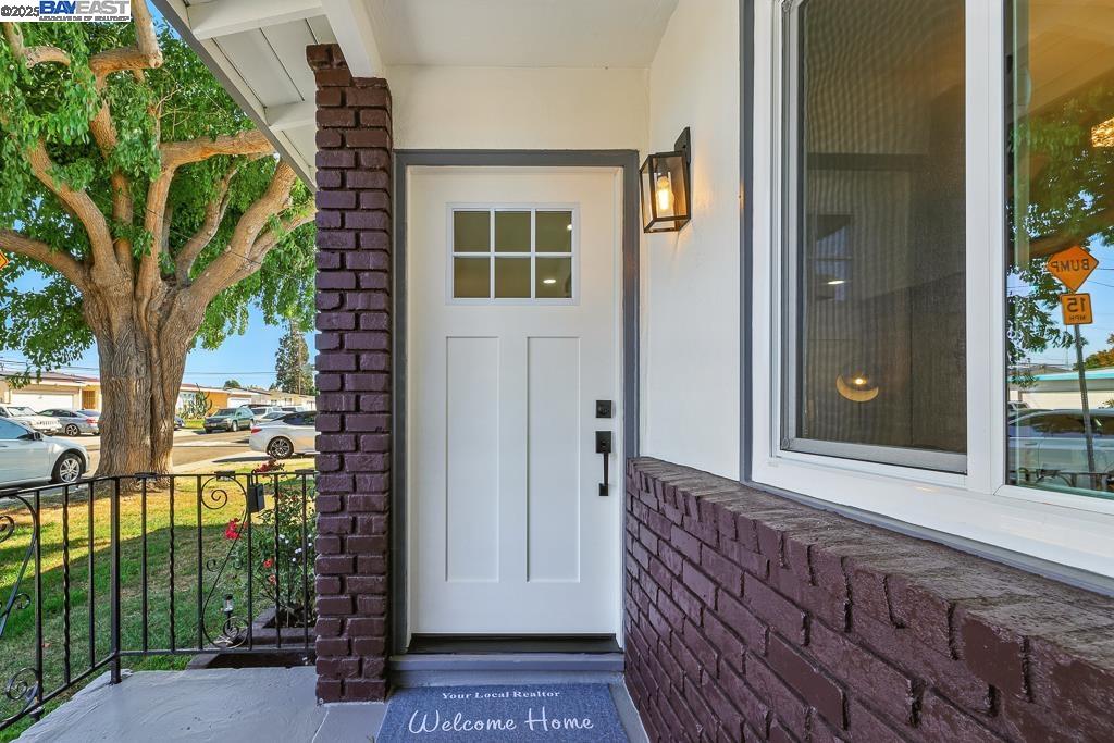 Detail Gallery Image 4 of 54 For 15361 Norton St, San Leandro,  CA 94579 - 3 Beds | 2/1 Baths