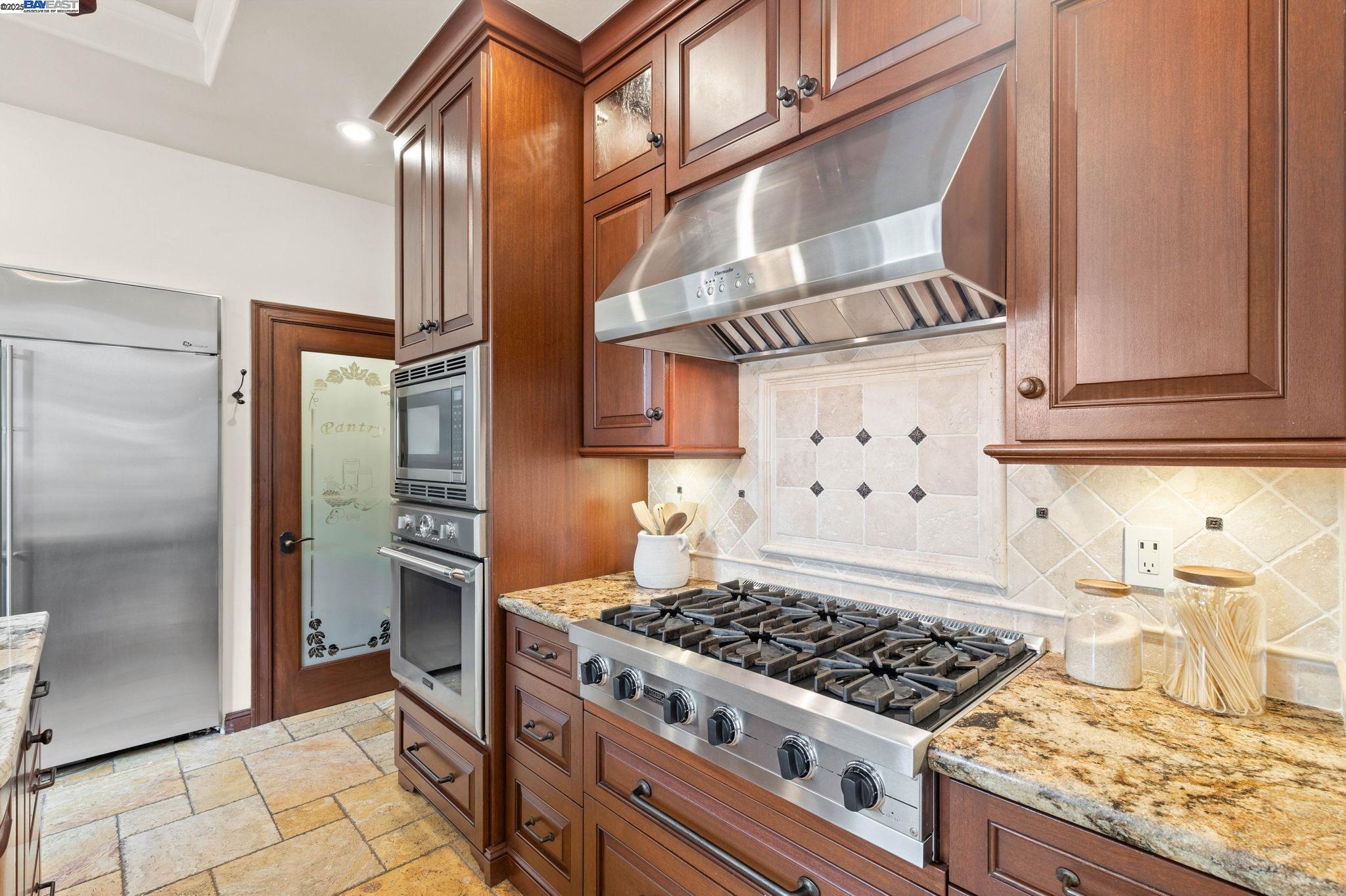 Detail Gallery Image 15 of 52 For 150 Ayer Ave, San Jose,  CA 95110 - 4 Beds | 3/1 Baths