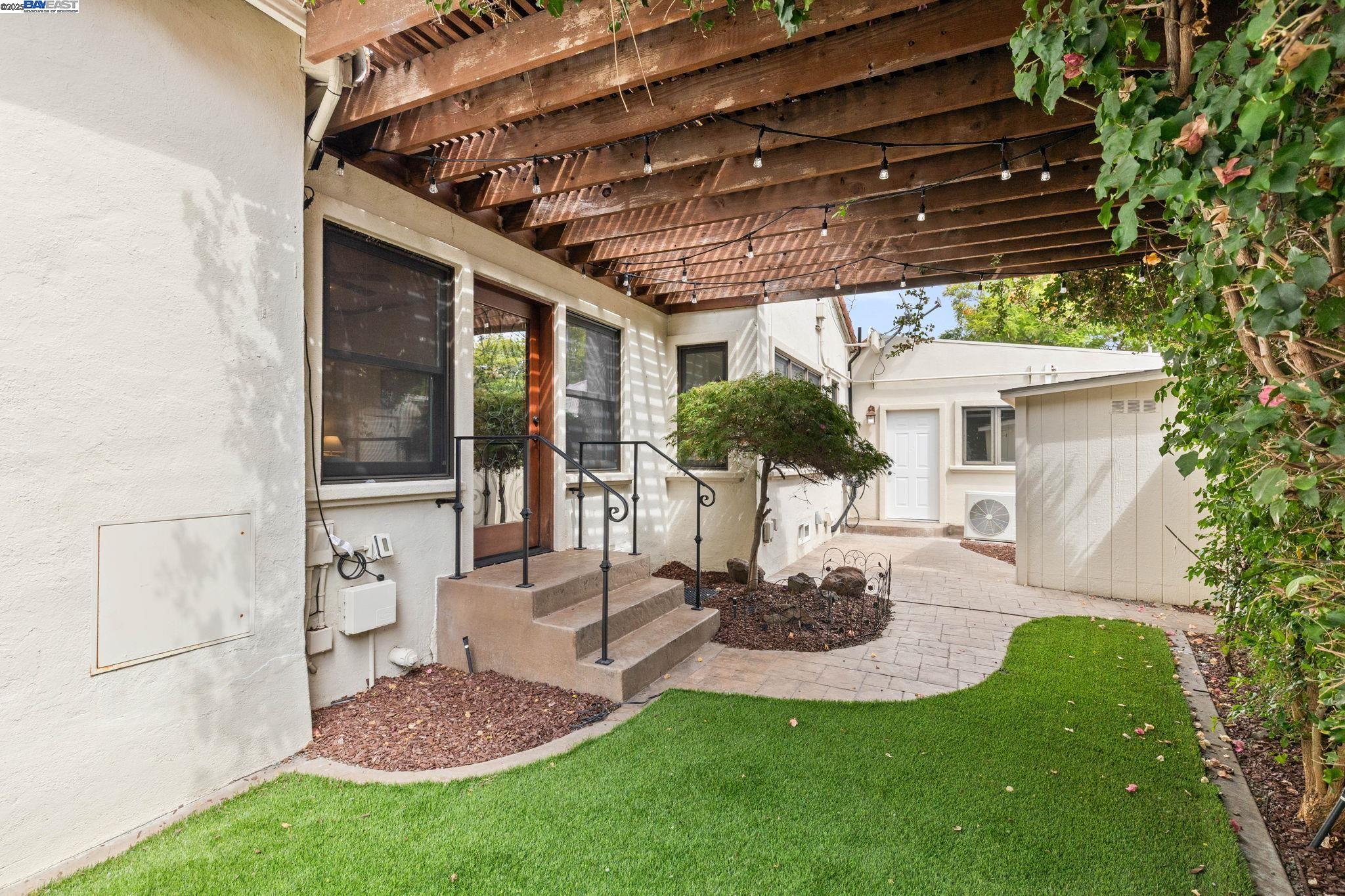 Detail Gallery Image 34 of 52 For 150 Ayer Ave, San Jose,  CA 95110 - 4 Beds | 3/1 Baths