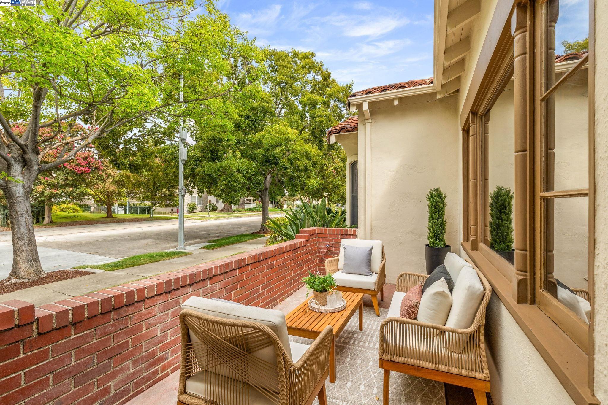 Detail Gallery Image 5 of 52 For 150 Ayer Ave, San Jose,  CA 95110 - 4 Beds | 3/1 Baths