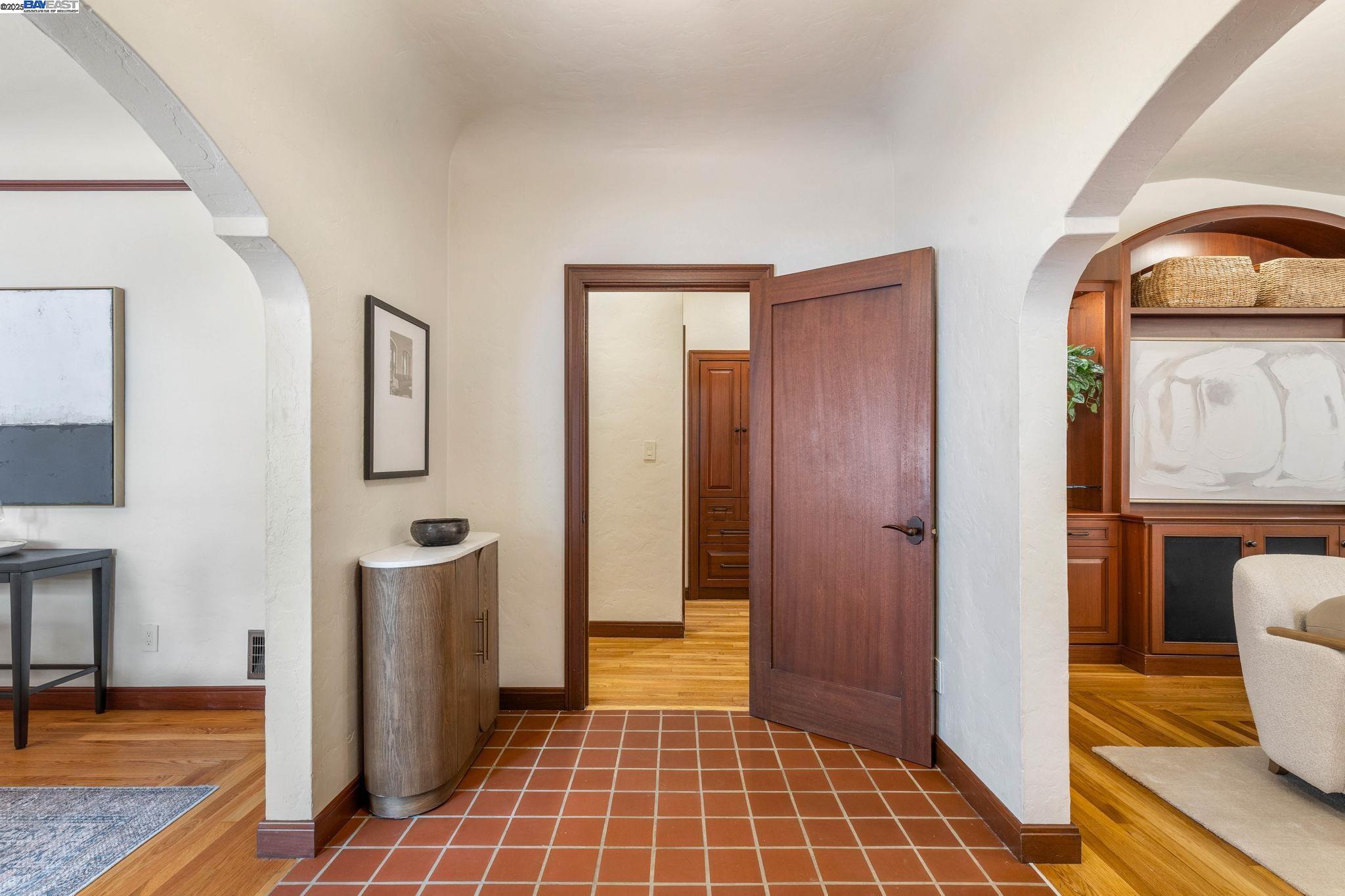 Detail Gallery Image 7 of 52 For 150 Ayer Ave, San Jose,  CA 95110 - 4 Beds | 3/1 Baths