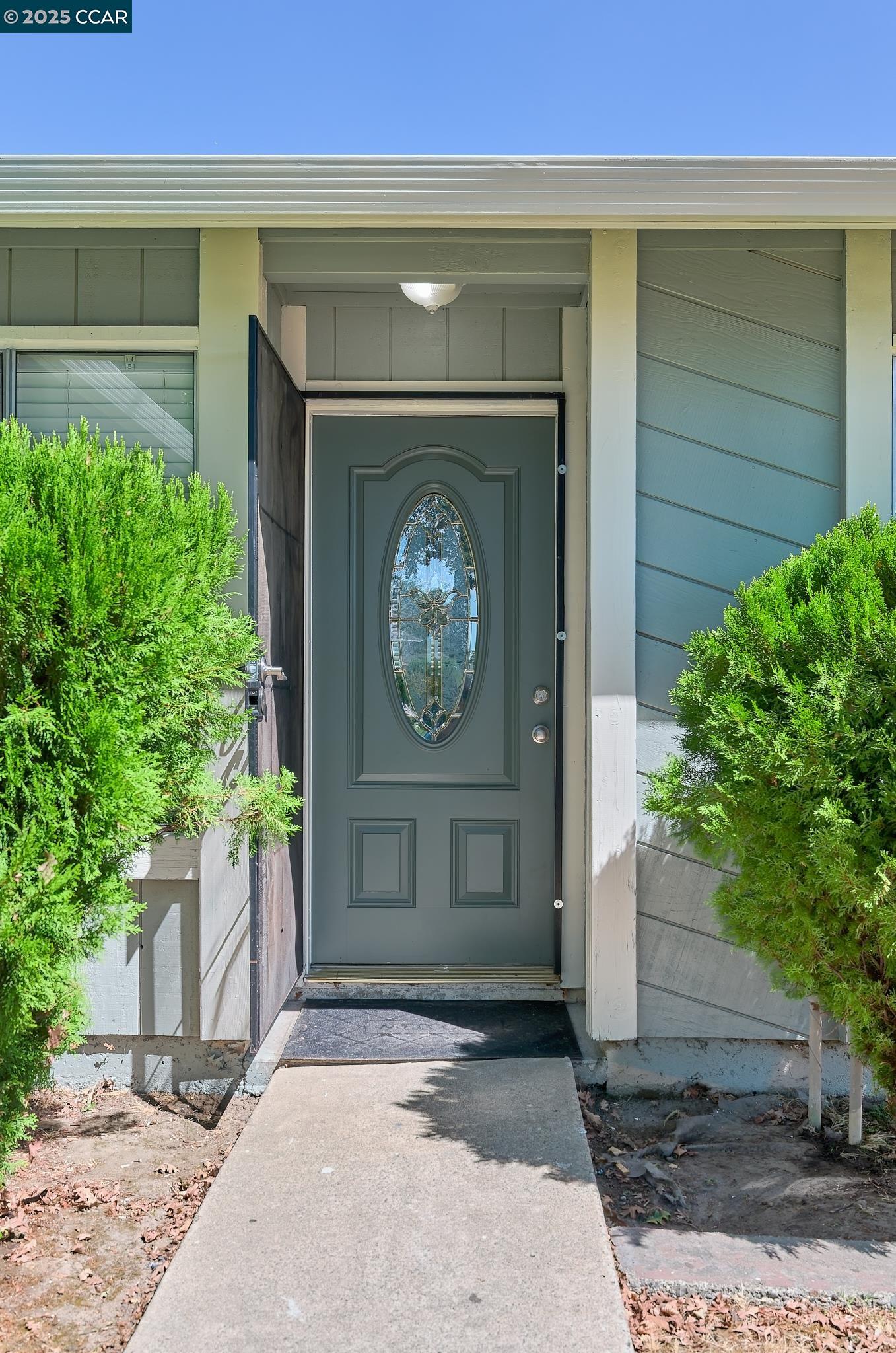 Detail Gallery Image 2 of 20 For 5385 Bamford Dr, Sacramento,  CA 95823 - 3 Beds | 2 Baths