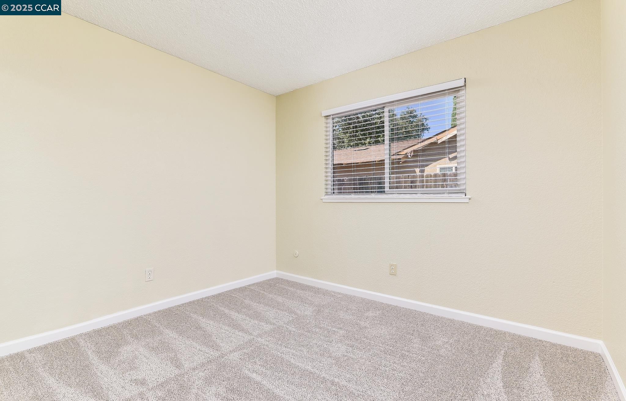 Detail Gallery Image 11 of 20 For 5385 Bamford Dr, Sacramento,  CA 95823 - 3 Beds | 2 Baths
