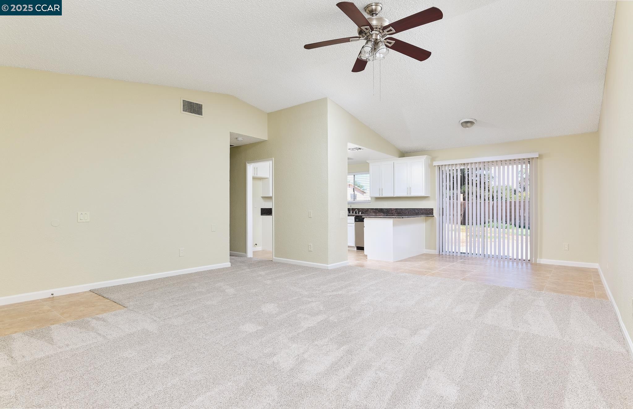 Detail Gallery Image 13 of 20 For 5385 Bamford Dr, Sacramento,  CA 95823 - 3 Beds | 2 Baths