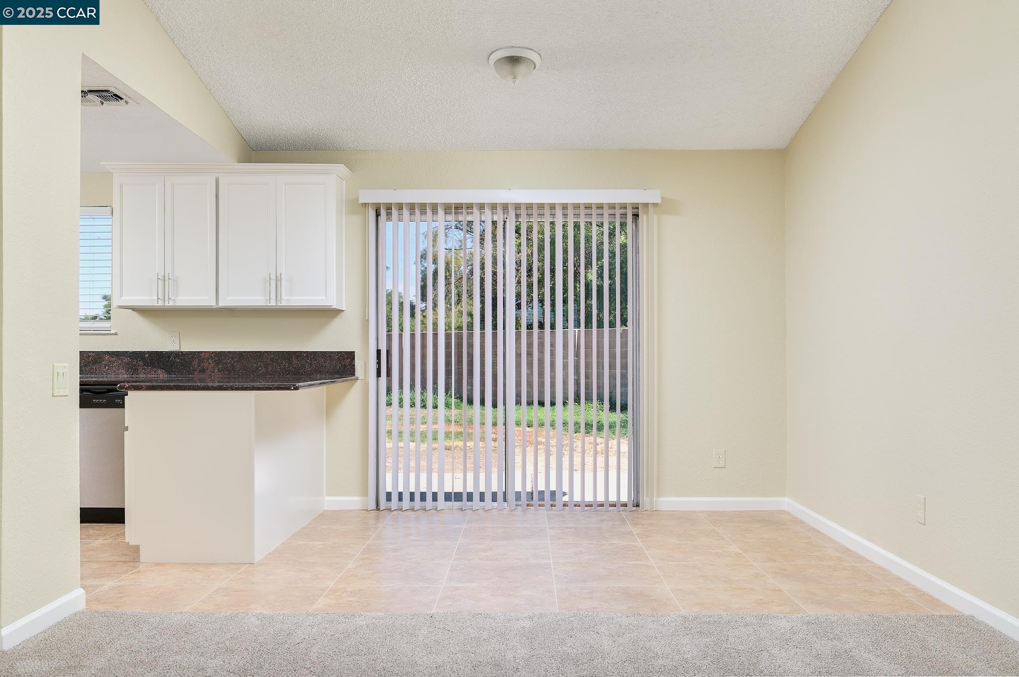 Detail Gallery Image 7 of 20 For 5385 Bamford Dr, Sacramento,  CA 95823 - 3 Beds | 2 Baths