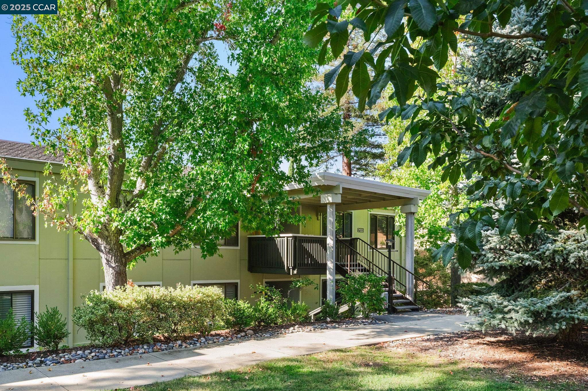 Detail Gallery Image 2 of 46 For 2133 Golden Rain Rd #12,  Walnut Creek,  CA 94595 - 2 Beds | 1/1 Baths