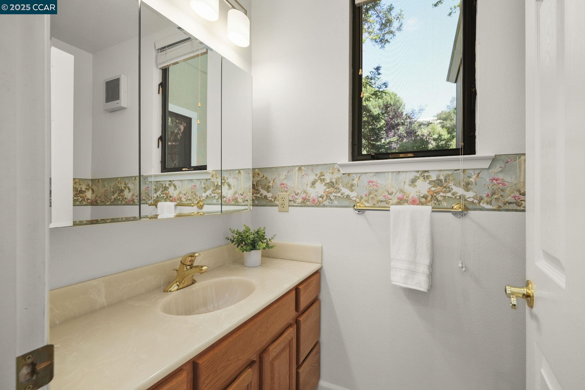Detail Gallery Image 24 of 46 For 2133 Golden Rain Rd #12,  Walnut Creek,  CA 94595 - 2 Beds | 1/1 Baths