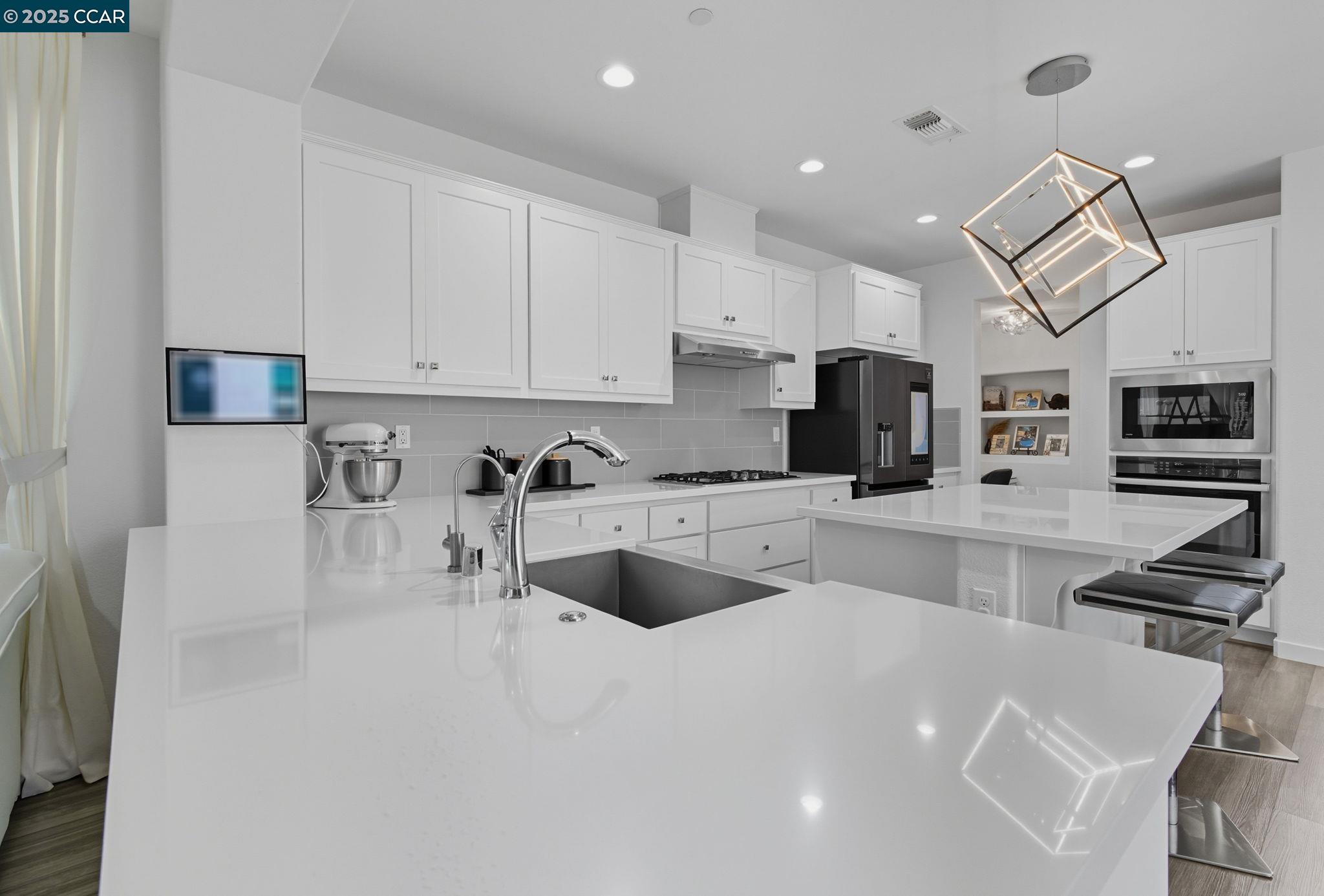 Detail Gallery Image 18 of 56 For 320 E Angelina Ave, Mountain House,  CA 95391 - 3 Beds | 2/1 Baths