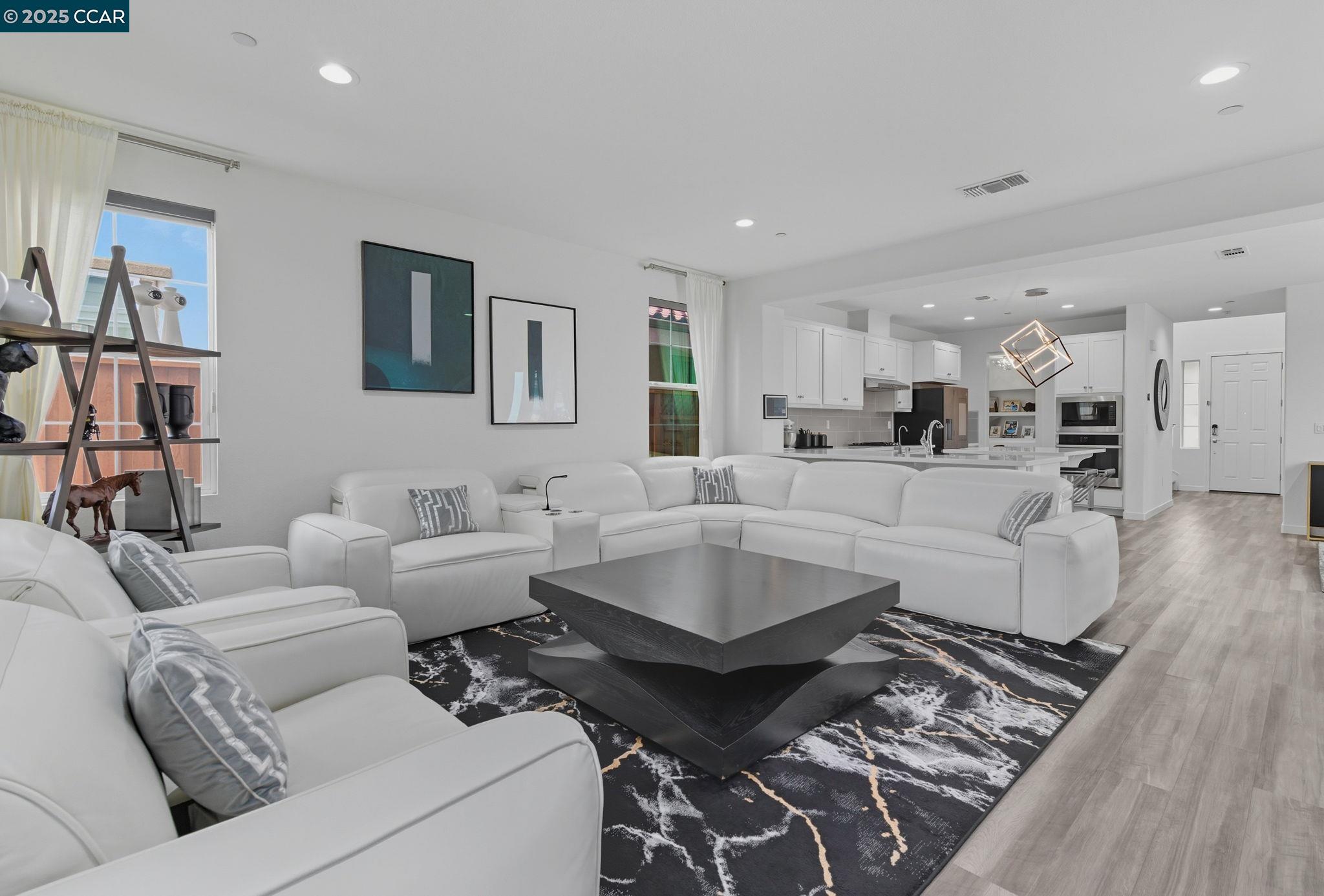 Detail Gallery Image 21 of 56 For 320 E Angelina Ave, Mountain House,  CA 95391 - 3 Beds | 2/1 Baths