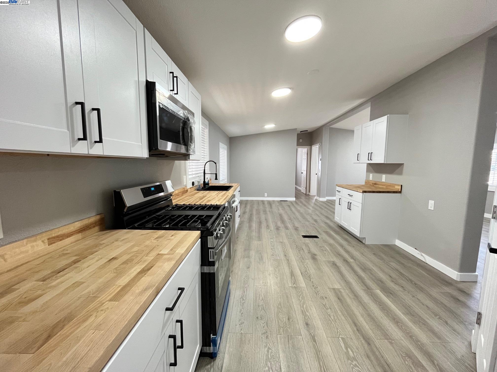 Detail Gallery Image 11 of 25 For 2187 Bourbon  Dr., Hayward,  CA 94545 - 3 Beds | 2 Baths