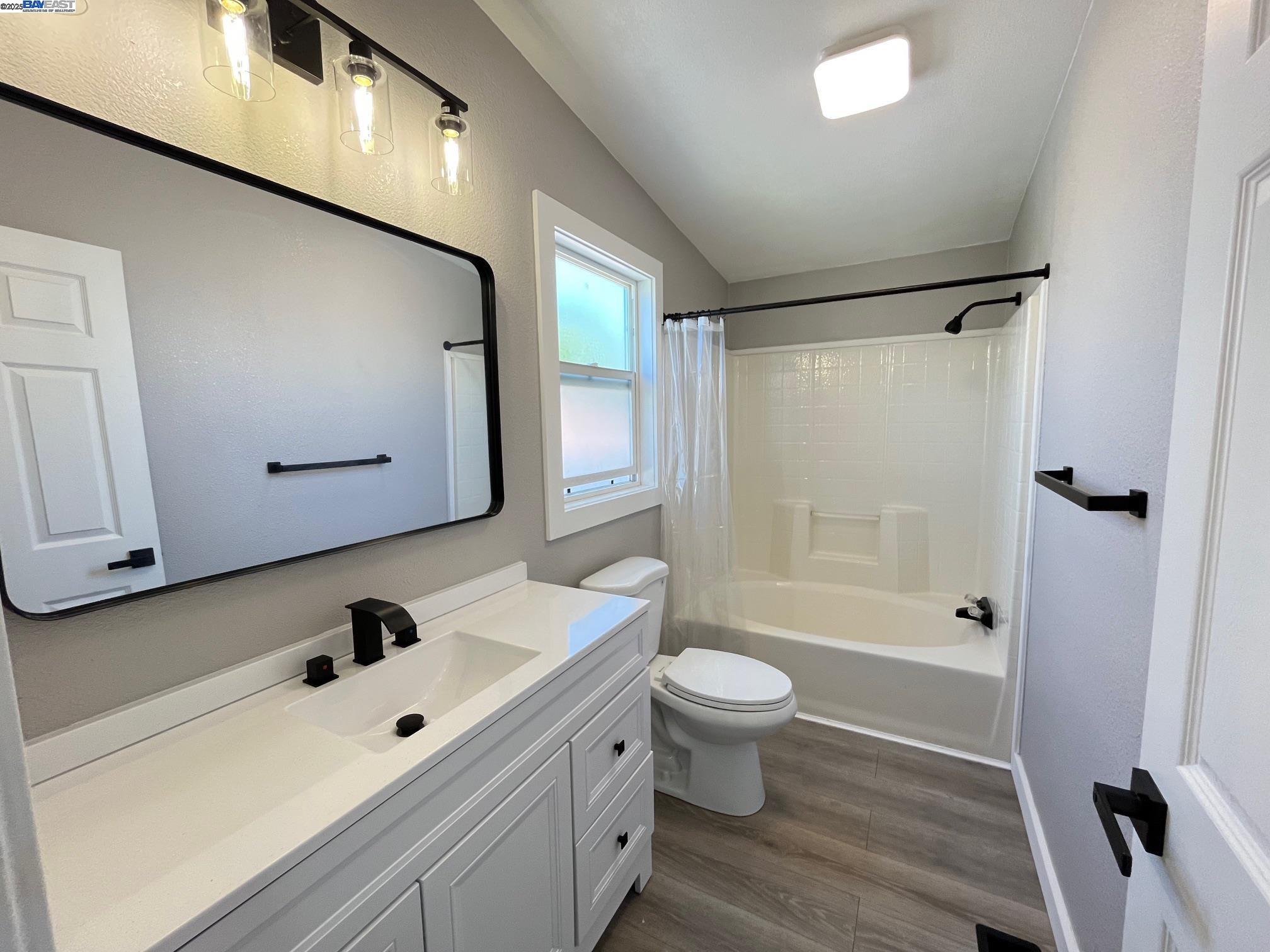 Detail Gallery Image 17 of 25 For 2187 Bourbon  Dr., Hayward,  CA 94545 - 3 Beds | 2 Baths