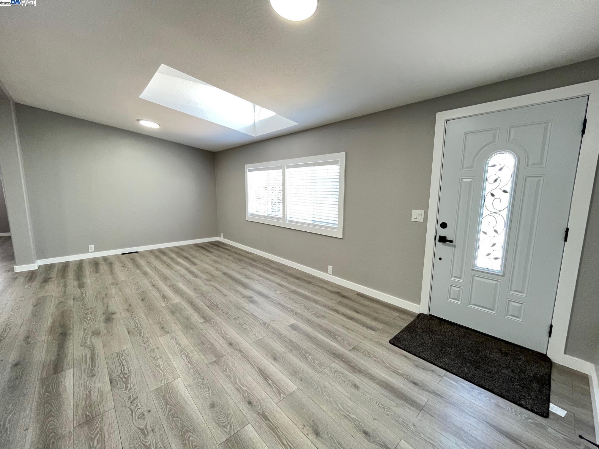 Detail Gallery Image 3 of 25 For 2187 Bourbon  Dr., Hayward,  CA 94545 - 3 Beds | 2 Baths