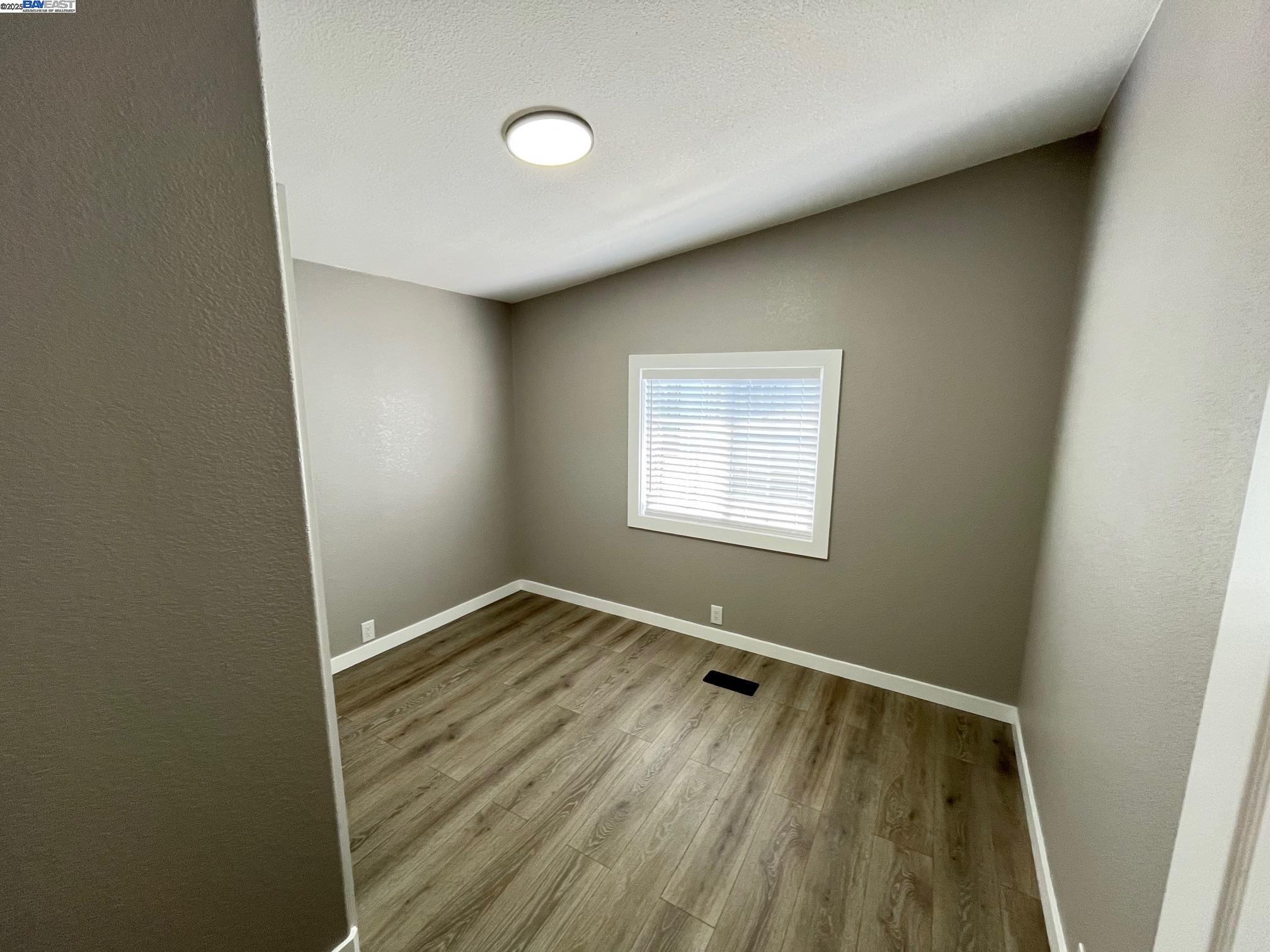Detail Gallery Image 21 of 25 For 2187 Bourbon  Dr., Hayward,  CA 94545 - 3 Beds | 2 Baths