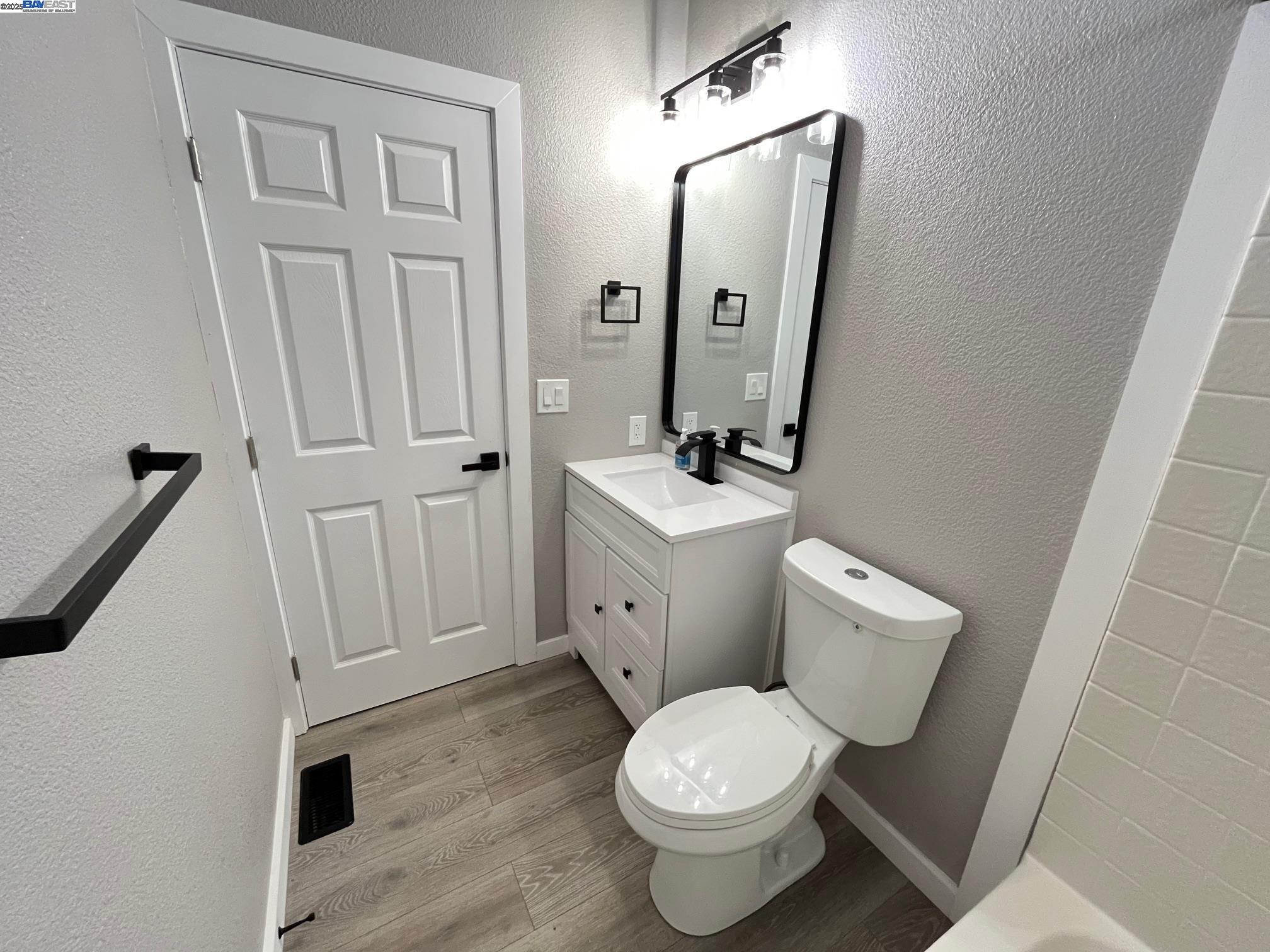 Detail Gallery Image 23 of 25 For 2187 Bourbon  Dr., Hayward,  CA 94545 - 3 Beds | 2 Baths