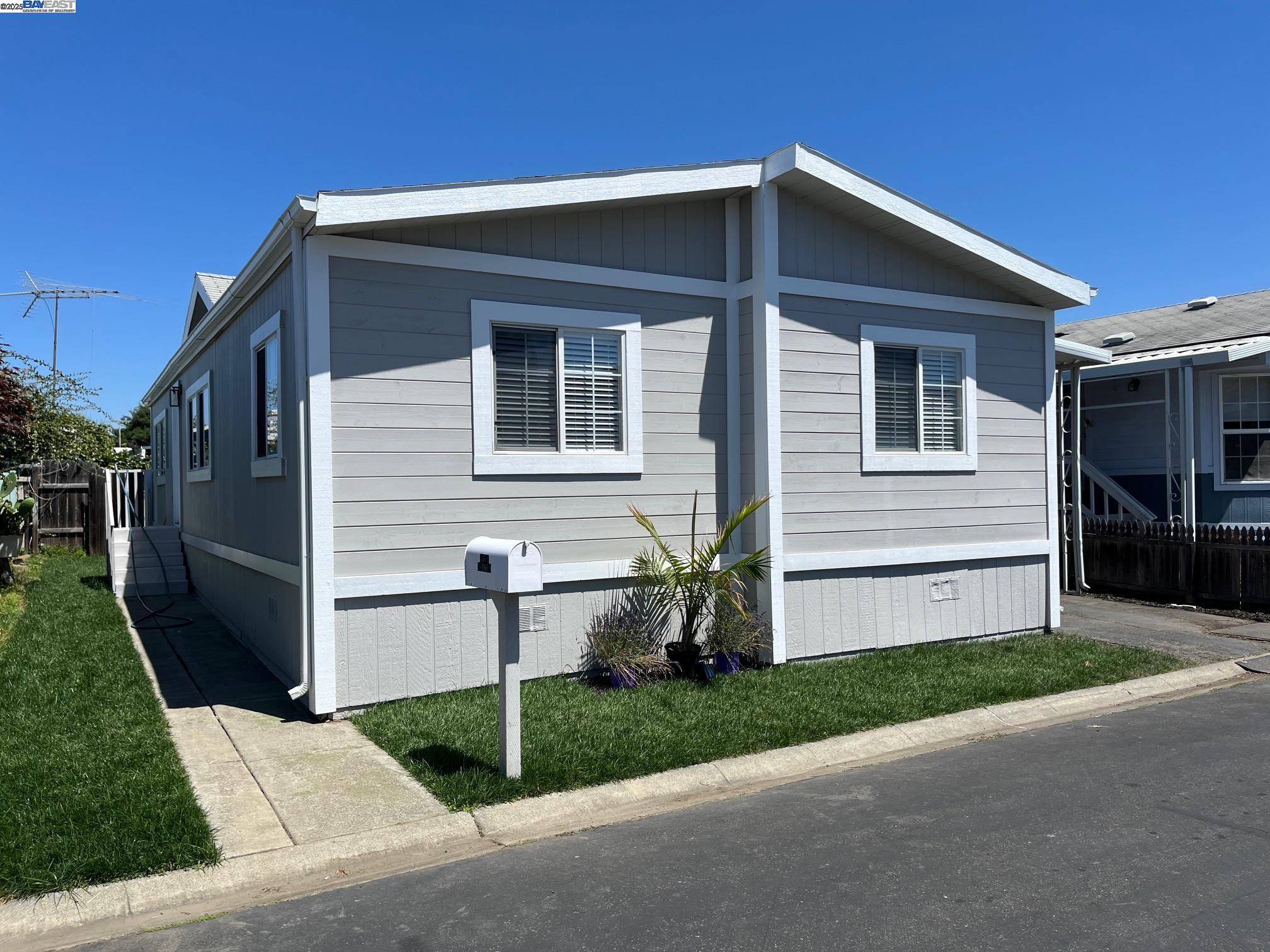 Detail Gallery Image 24 of 25 For 2187 Bourbon  Dr., Hayward,  CA 94545 - 3 Beds | 2 Baths