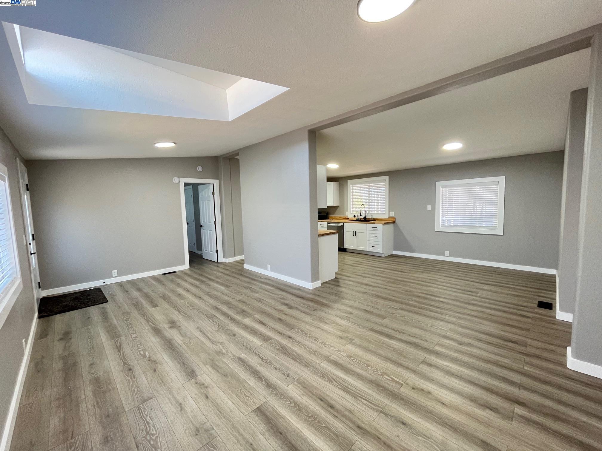 Detail Gallery Image 4 of 25 For 2187 Bourbon  Dr., Hayward,  CA 94545 - 3 Beds | 2 Baths