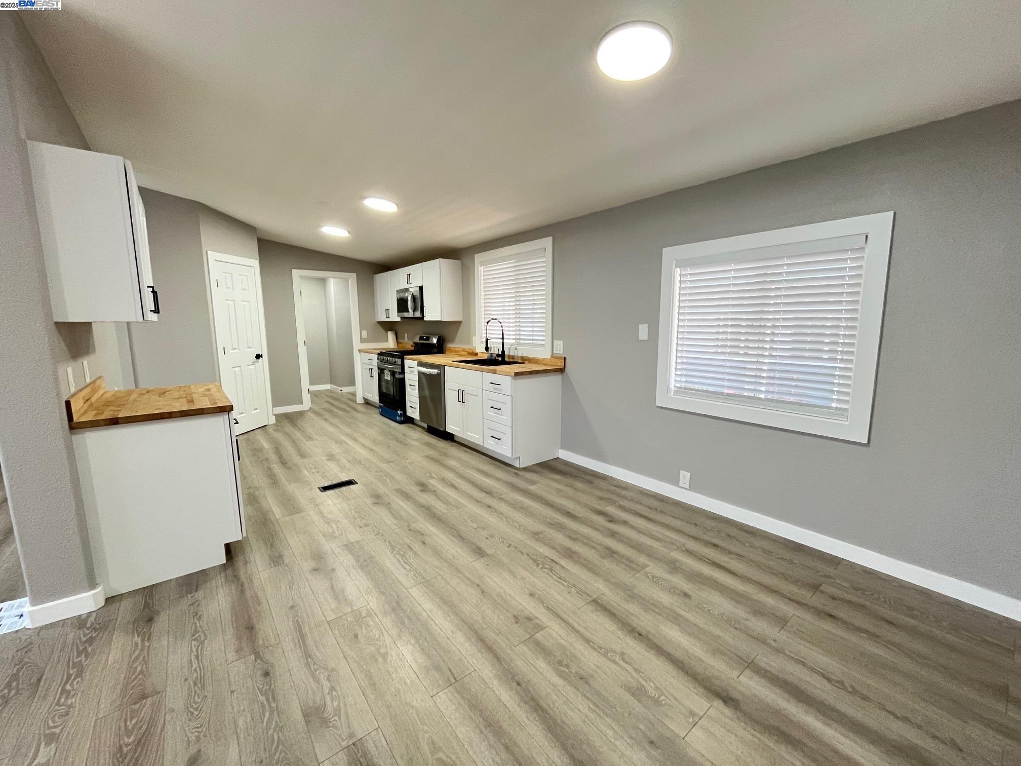 Detail Gallery Image 7 of 25 For 2187 Bourbon  Dr., Hayward,  CA 94545 - 3 Beds | 2 Baths